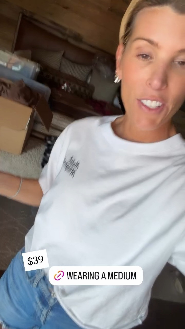 The easiest way to make a simple jeans-and-tee outfit feel a little more fun: this $39 margarita graphic tee from Revolve.✨☺️

Revolve finds
graphic tee
margarita tee
casual outfit
summer style

#LTKgrwm #LTKootd