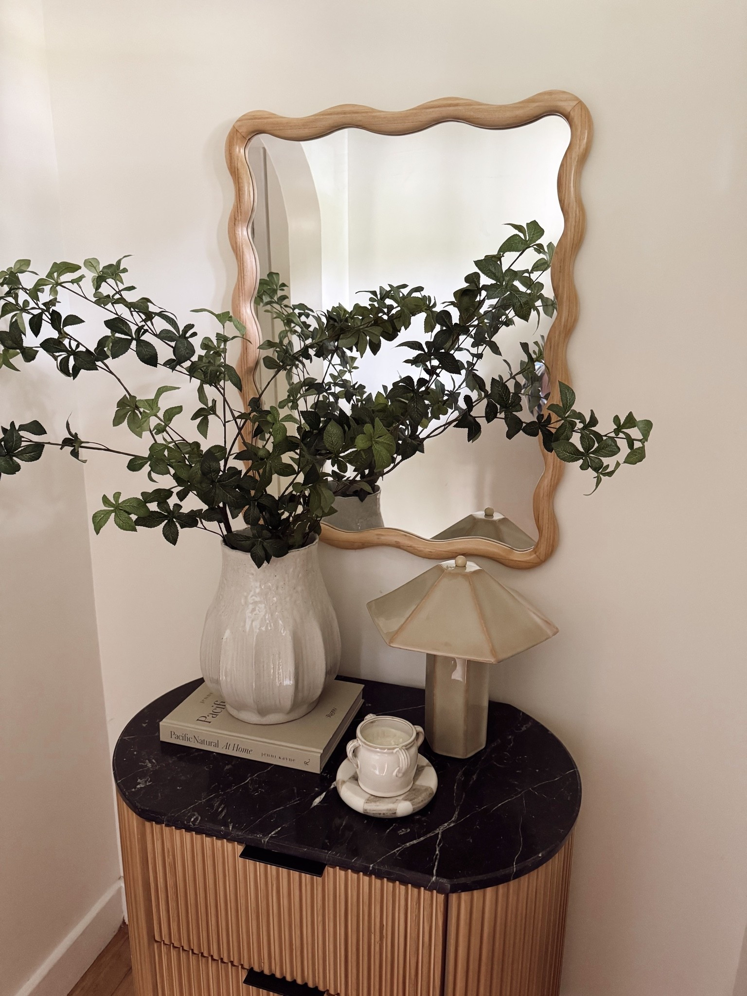 entryway refresh 🌿✨


Small entryway, home decor, organic modern home decor, console styling, home styling, target finds, target home decor

#LTKHome