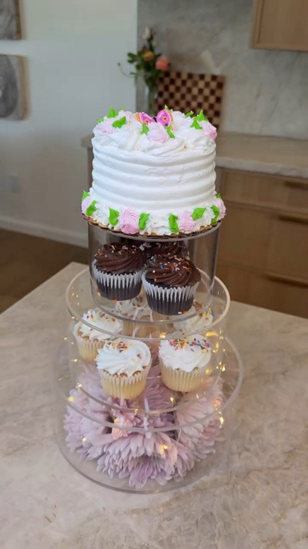 Amazon Cake Stand Glow Up! It makes any dessert table look so much more elegant. I love how you can fill each tier and the LED lights make it look so pretty for any occasion 🎂🩷 

#amazonhome #cakestand #desserttable #eventdecor #founditonamazon

#LTKHome