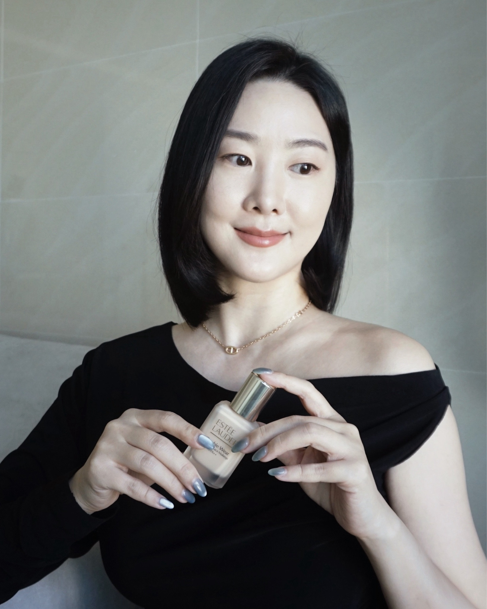 The new double wear
에스티로더 뉴 더블웨어 파운데이션👍🏻
@esteelauder

제가 선택한 컬러는 쿨 바닐라
Cool vanilla

#makeup
#motd #doublewearfoundation
#Korean #Seoul #Korea

#LTKbeauty #LTKkorea #LTKasia