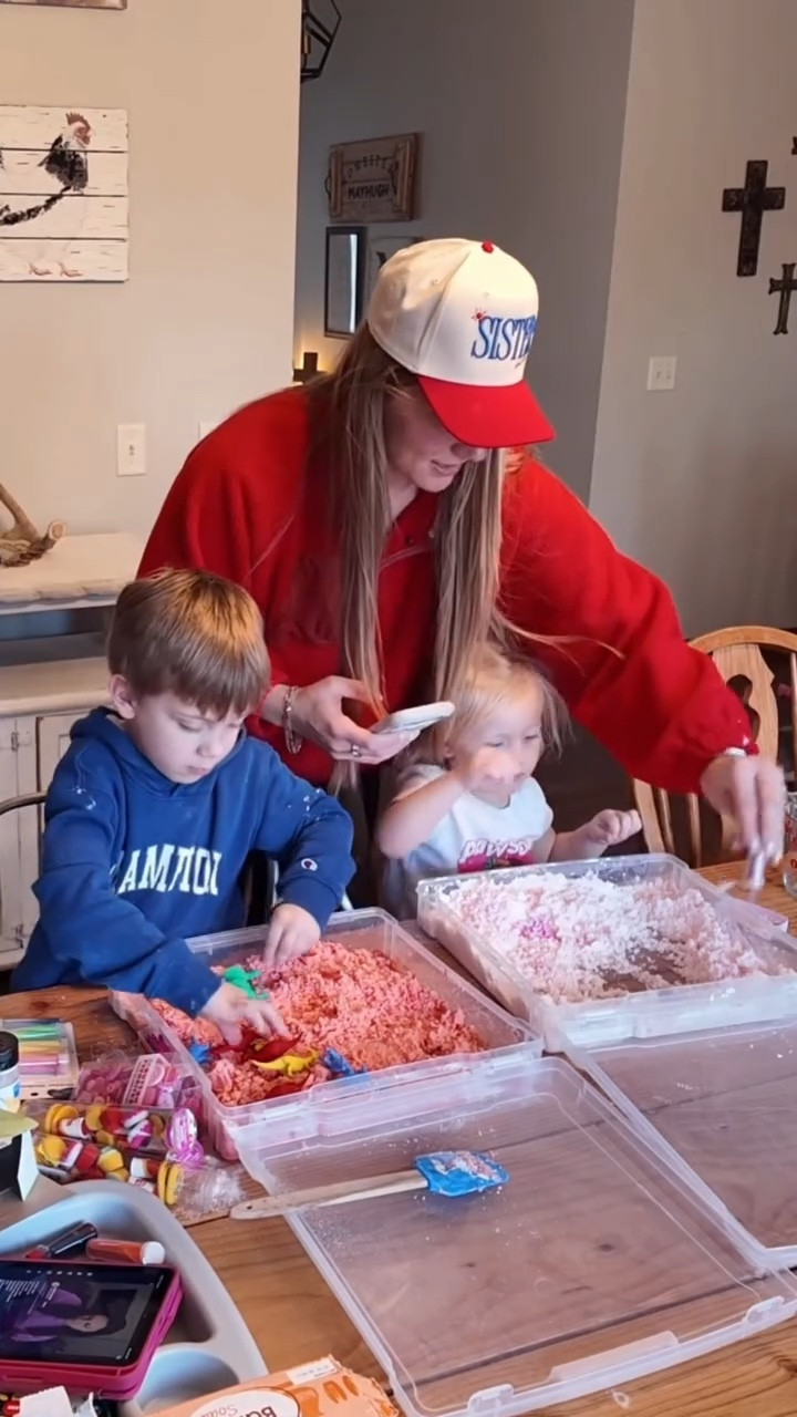 We made homemade kinetic sand for Valentines sensory bands, and the kids were SO into it 💕 all the little trinkets are from Walmart in the sand recipe is just a few ingredients(I'll drop it if you want it 👀) do your kids love sensory play or is it too messy for you? 🤪 #kineticsand #sensorybin #valentinesday #toddleractivity