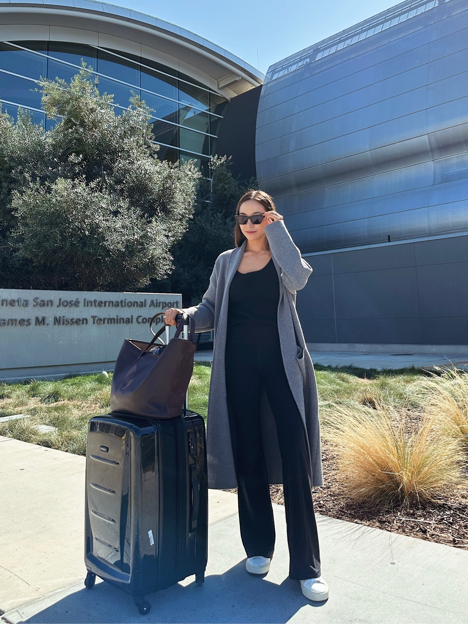 Travel outfit - on my way to the LTK conference! 

Coatigan xs Mango, 30% off orders $220 ends today! 
Flare leggings xs Athleta 

#LTKtravel #LTKCon #LTKsalealert