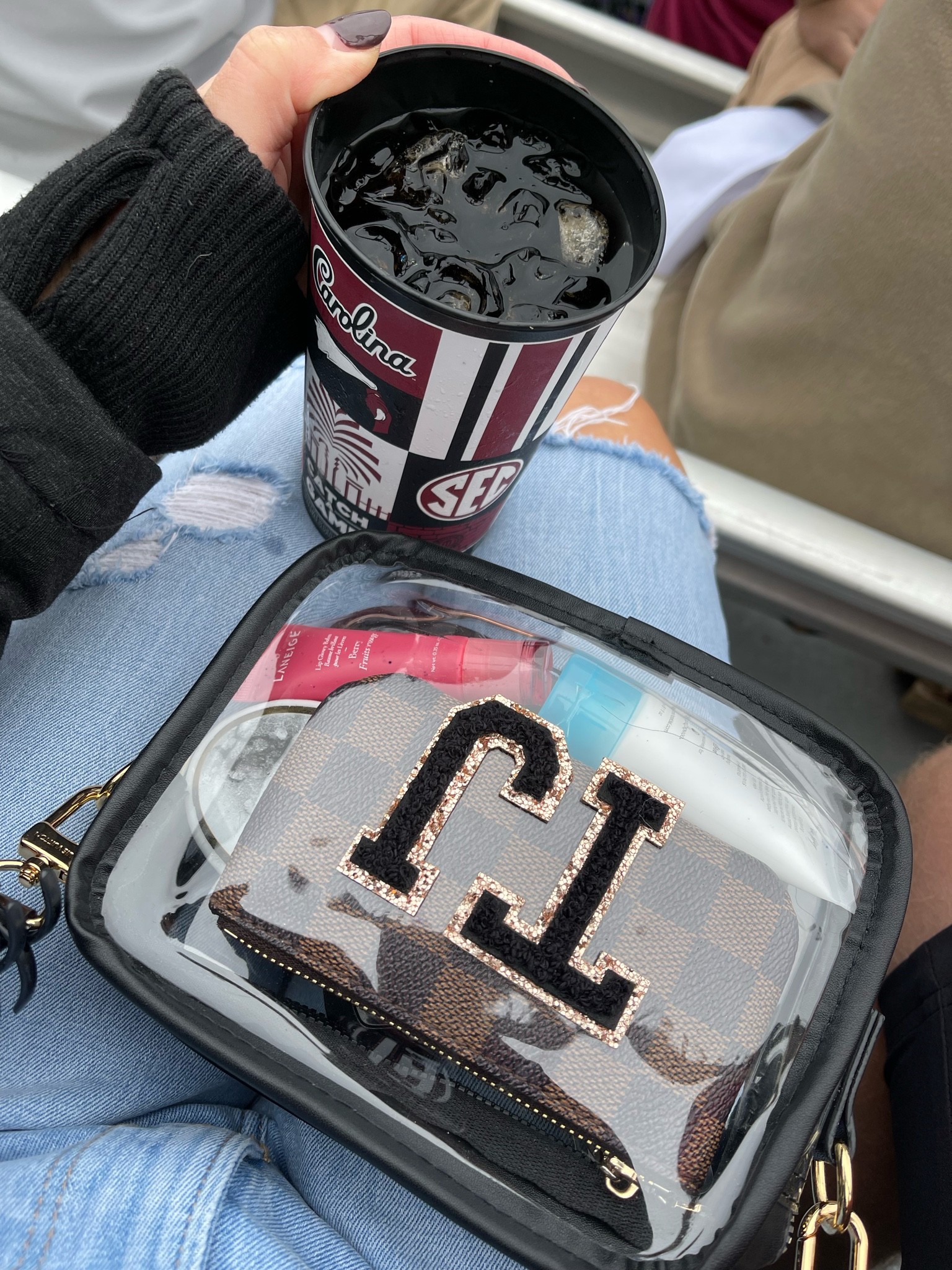 Kenz Kustomz clear stadium purse 🫶🏼

Worn with LV métis strap. Comes with a black or white strap. So many cute beaded strap options or you can use your own!

#LTKitbag #LTKunder50 #LTKSeasonal