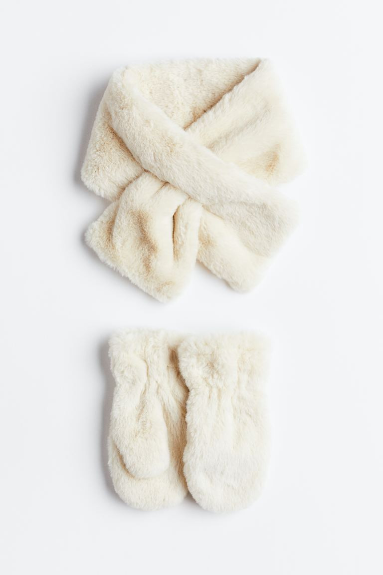 Scarf and Mittens | H&M (US + CA)