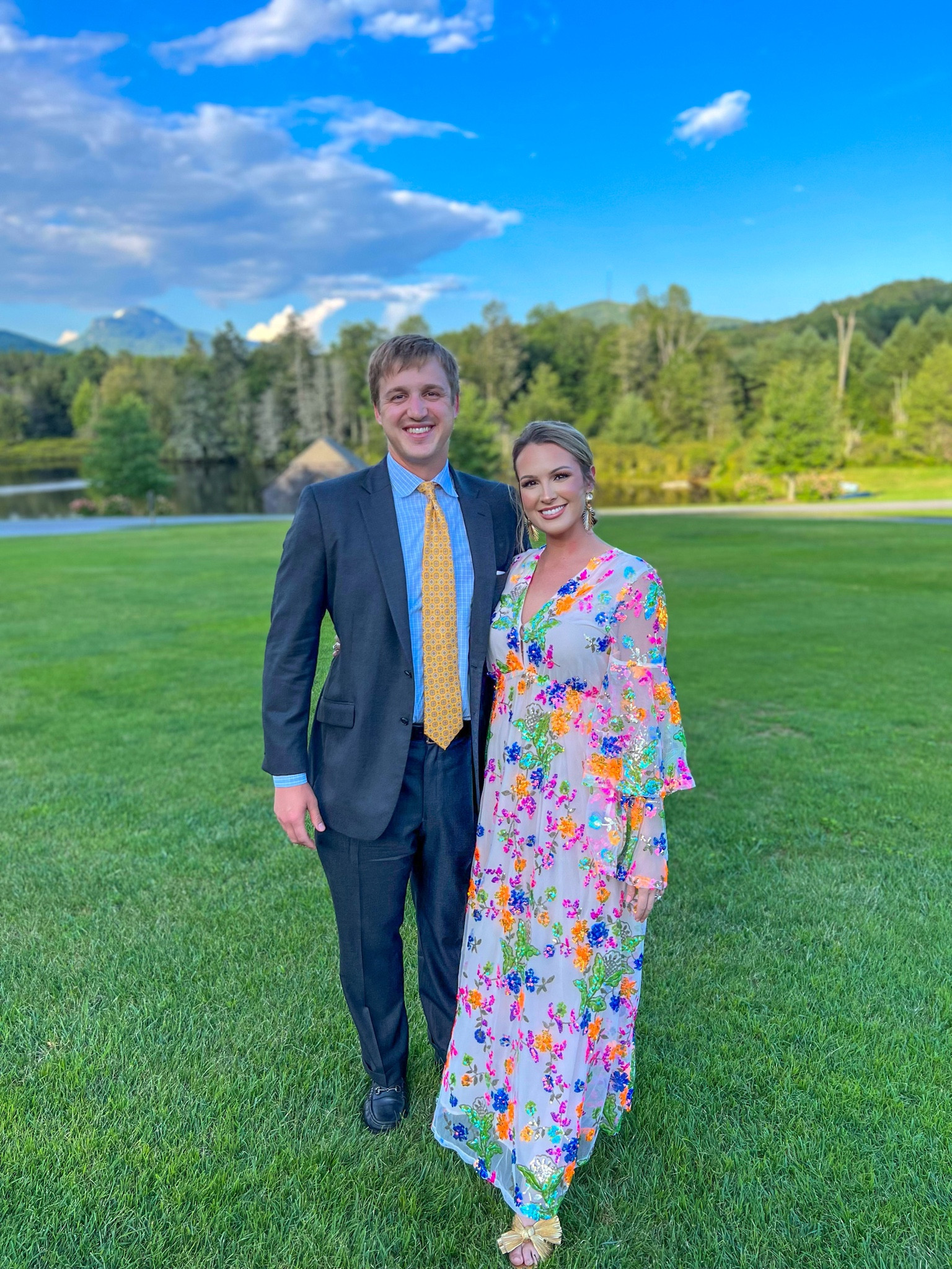 Garden party ready! 🌷
{The dress that broke the internet}Wedding guest dress, floral dress, sequin maxi, bell sleeve dress. 