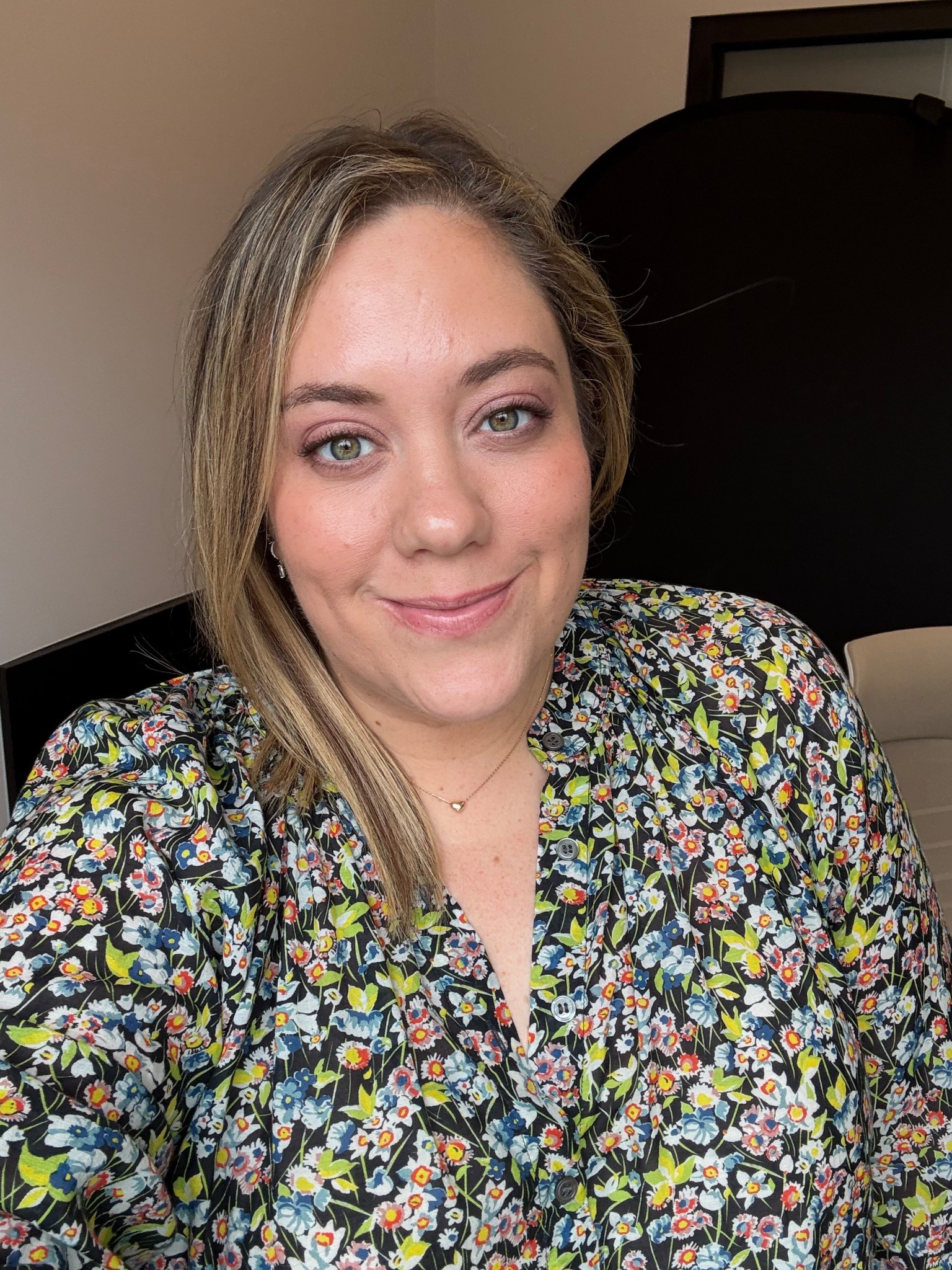 Used the Huda Beauty palette here. I love the lower left color to help brighten my eyelids without sparkle. Then took the middle left to make a little smoky eye. And used the Bobbi brown liner to smudge into eye  in rich coca  