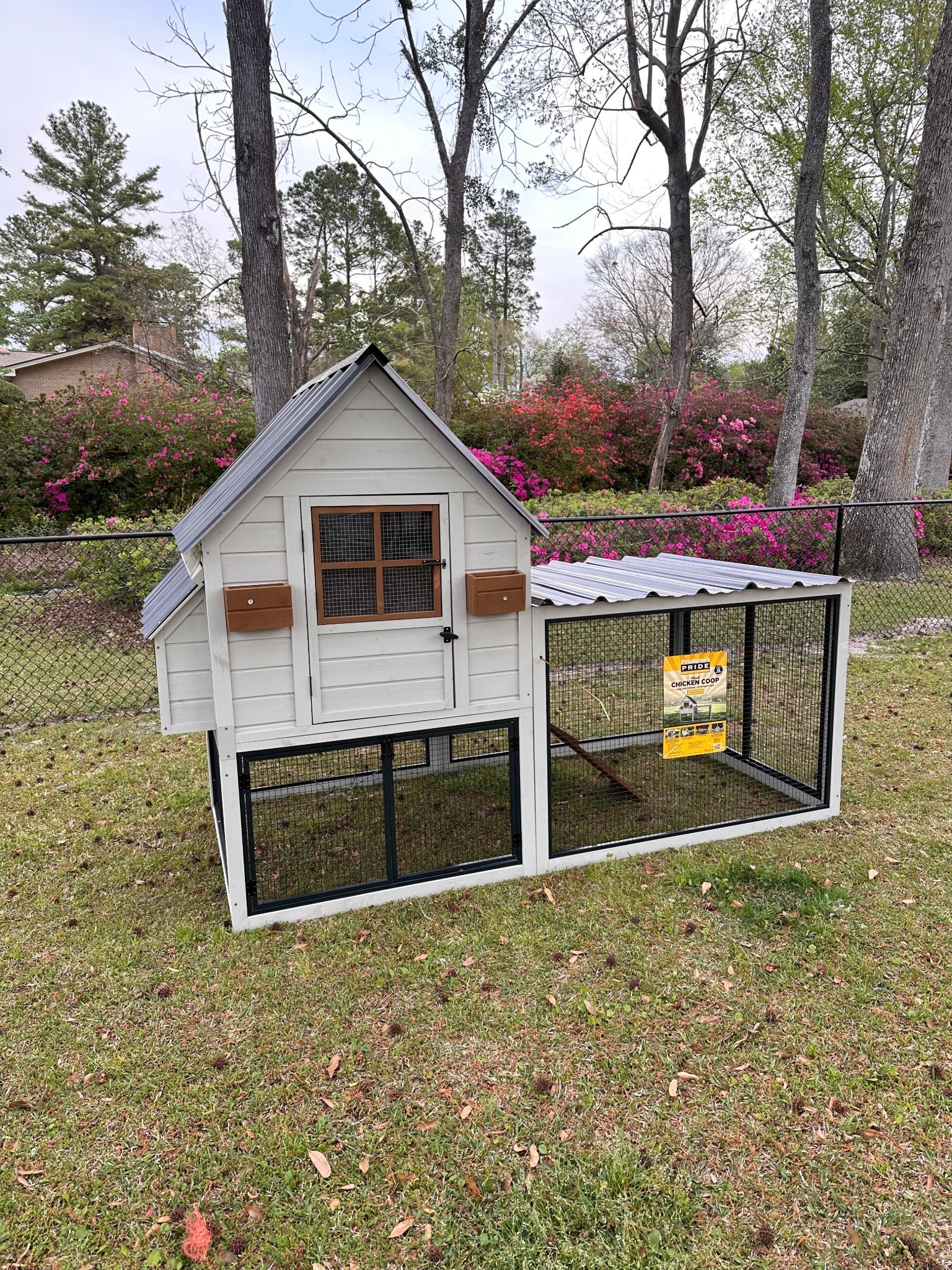 The cutest chicken coop 🐣🐔🐓
