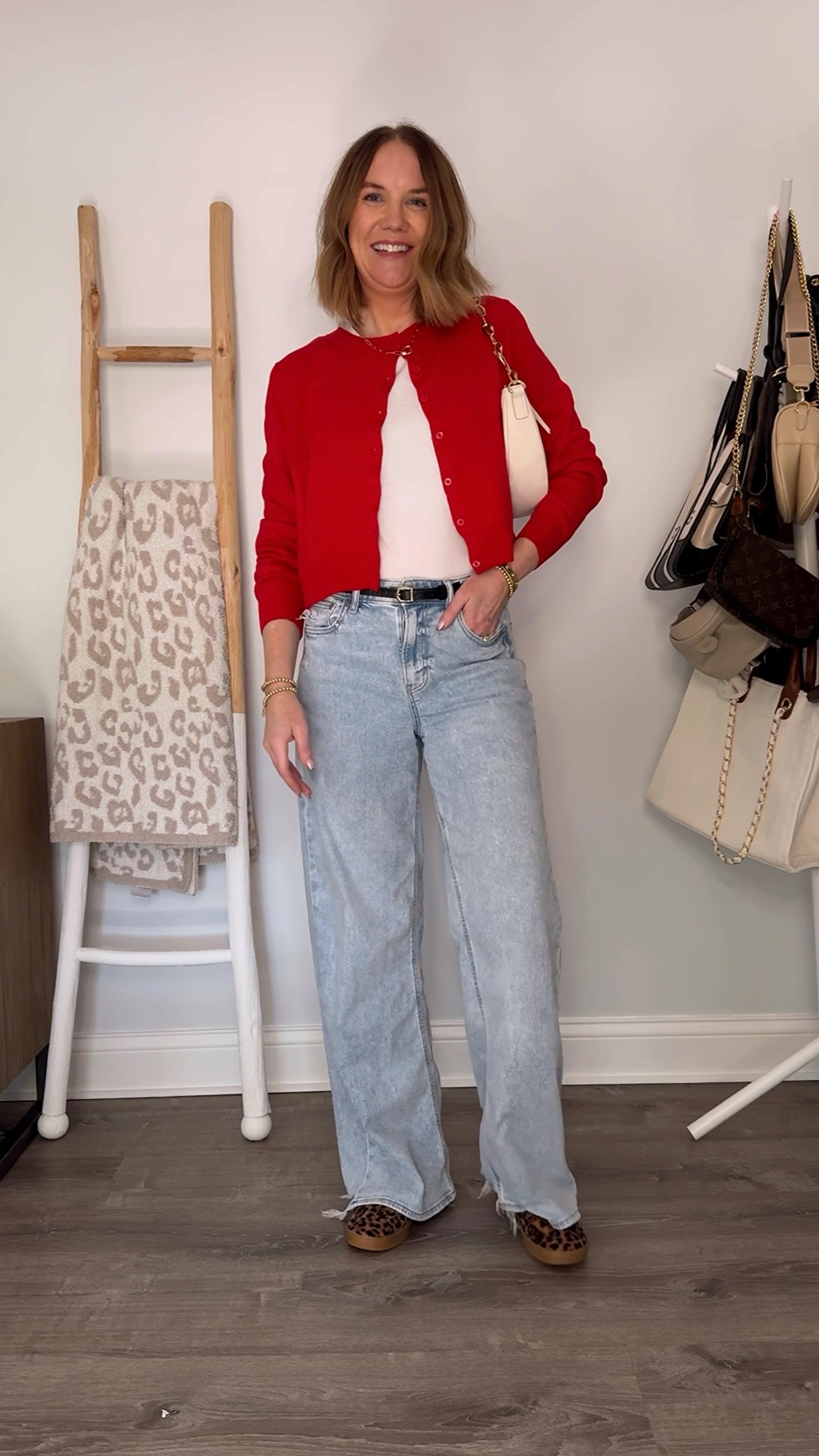 🎯ATTN SHOPPERS! @target is having a huge fall sale this week and I found some really cute things!
white tee medium
Cardigans medium
Wide leg jeans TTS
Target haul, fall outfit, Target style, elevated casual style, what to wear, how to style, lady cardigan,  over 40 fashion, fall family photos


#LTKVideo #LTKHoliday #LTKSaleAlert