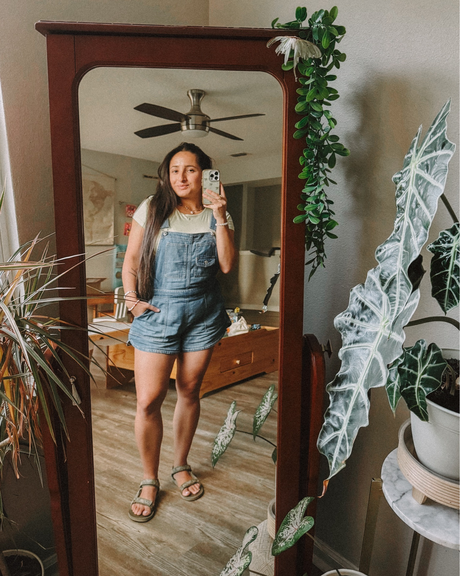 I found the cutest, most flattering short overalls for us moms this summer… and they’re under $30.

Of course I paired them with my Tevas 💁🏻‍♀️ & this butter yellow tee🌼

Height: 5’2”
Weight: 152
Size: Medium

#LTKmomlife #LTKootd #LTKMidsize