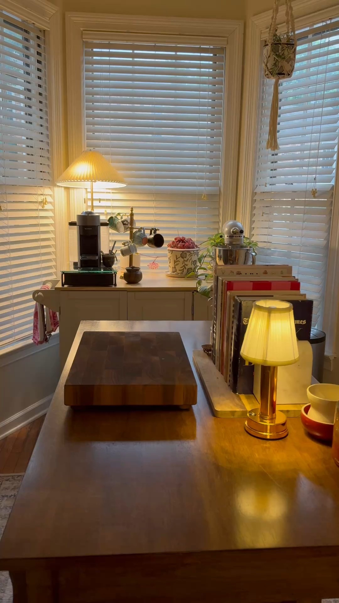 Evenings in the kitchen 🤍

#KitchenInspo #KitchenDecor #KitchenDesign #SmallKitchen #CozyKitchen 

#LTKFamily #LTKHome #LTKFindsUnder100