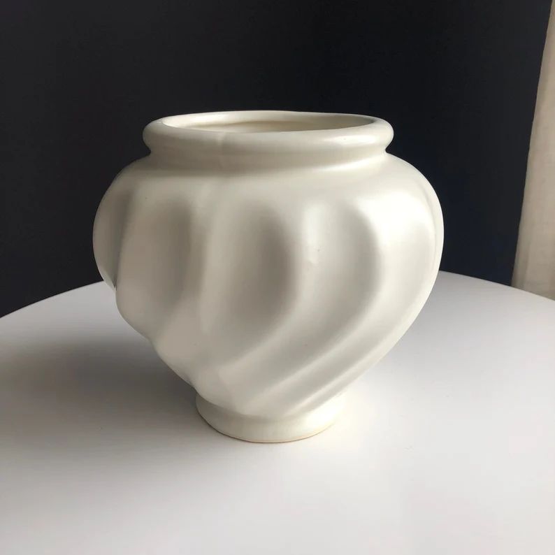 Vintage Hull Matte White Ivory Swirl Urn Vase 801 USA | Etsy | Etsy (US)