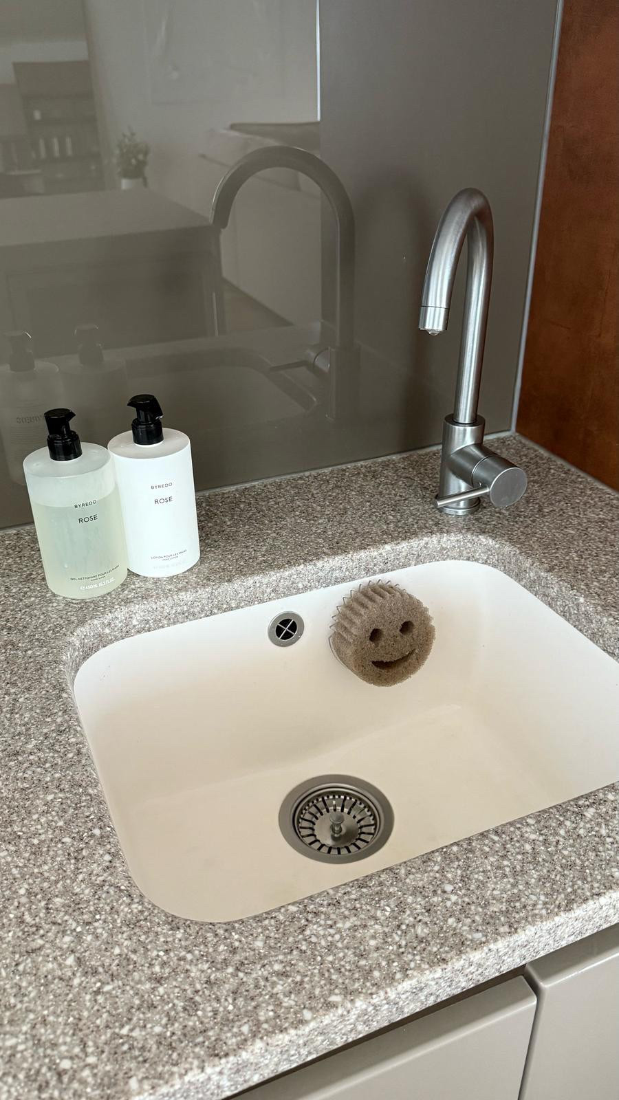 The most gorgeous hand washes 🤍🫧

Byredo, soap, hand soap, moisturiser, hand cream, rose scent, scrub daddy, kitchen, kitchen design

#LTKuk #LTKbeauty #LTKhome