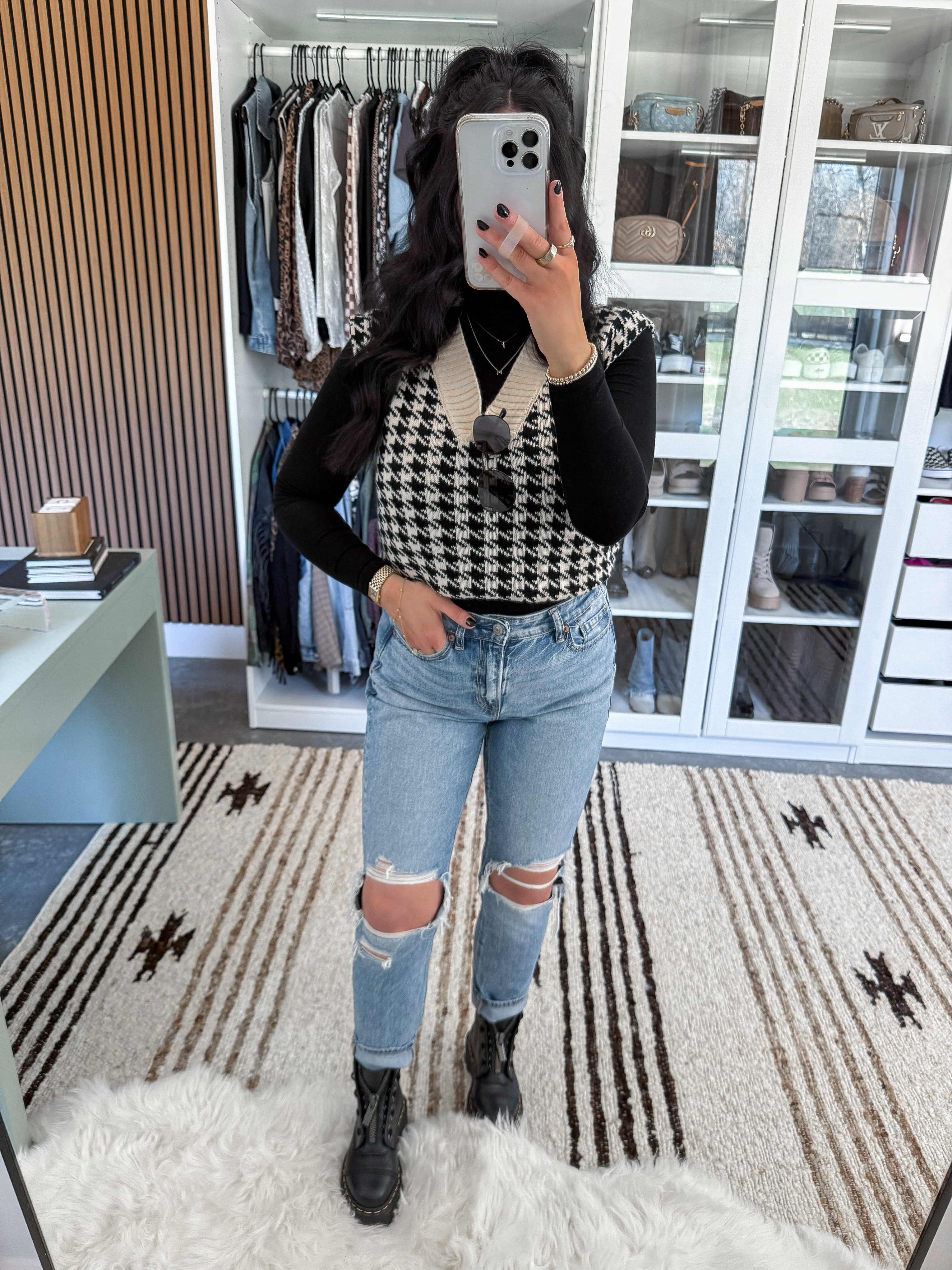Elevated Casual OOTD 🖤

Sweater Vest - small
Long Sleeve - xs
Bralette - medium
Jeans - 4

A sweater vest makes every outfit feel 10x more elevated! 👏🏼 I love this houndstooth print layered over this mock neck top (such a good basic!). Finished the look with some American Eagle ripped jeans & my platform doc martens. 🖤

 

 #LTKFindsUnder50 #LTKFindsUnder100 #LTKBump