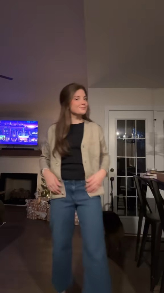 HAIL AND FAREWELL AS A MILSO! 

shirt: xs
cardigan: xs
jeans: 0


#LTKSaleAlert #LTKU #LTKSeasonal