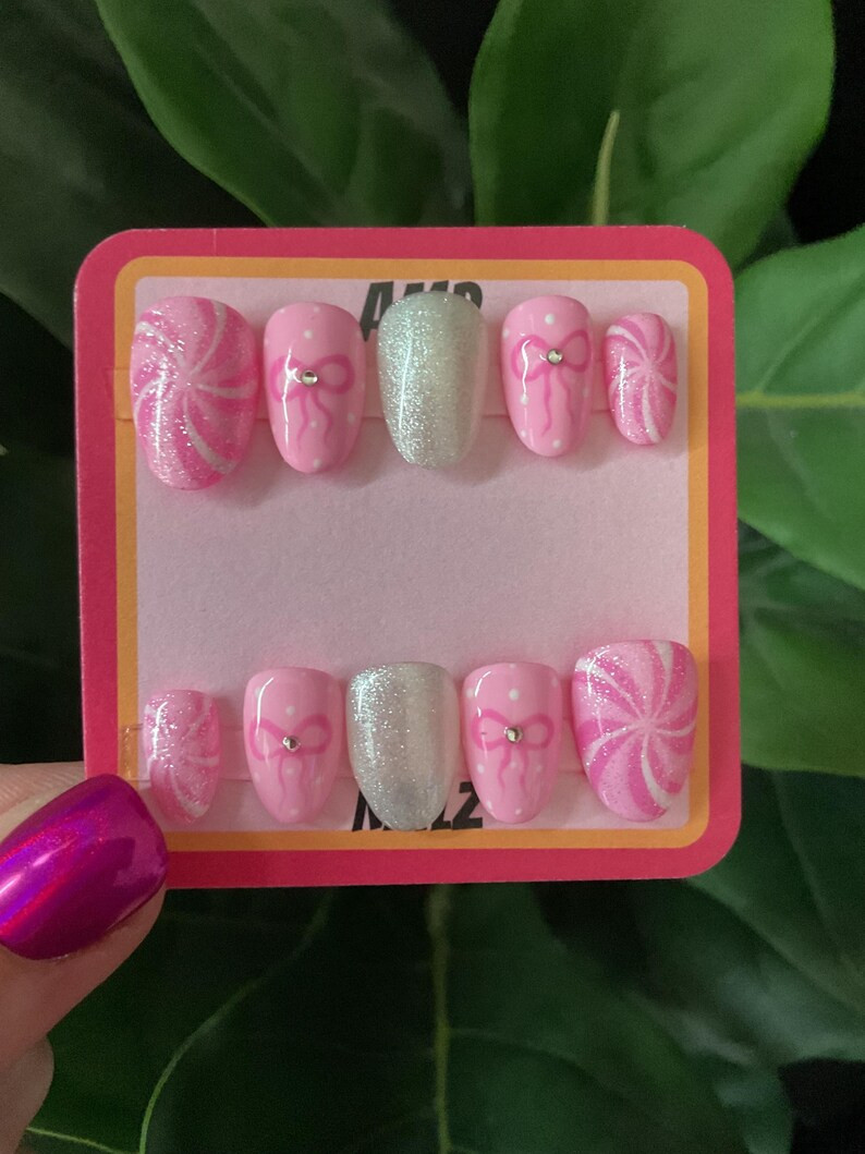 Hand painted pink and white candy swirl press on nails, Christmas press on nail set, candy nails,... | Etsy (US)