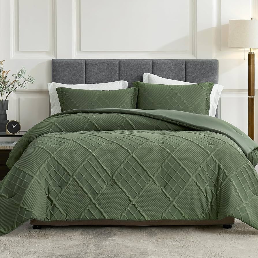 Amélie Home Queen Comforter Set, 3 Piece Green Bedding Set, Soft Cozy Jacquard with Elegant Wind... | Amazon (US)