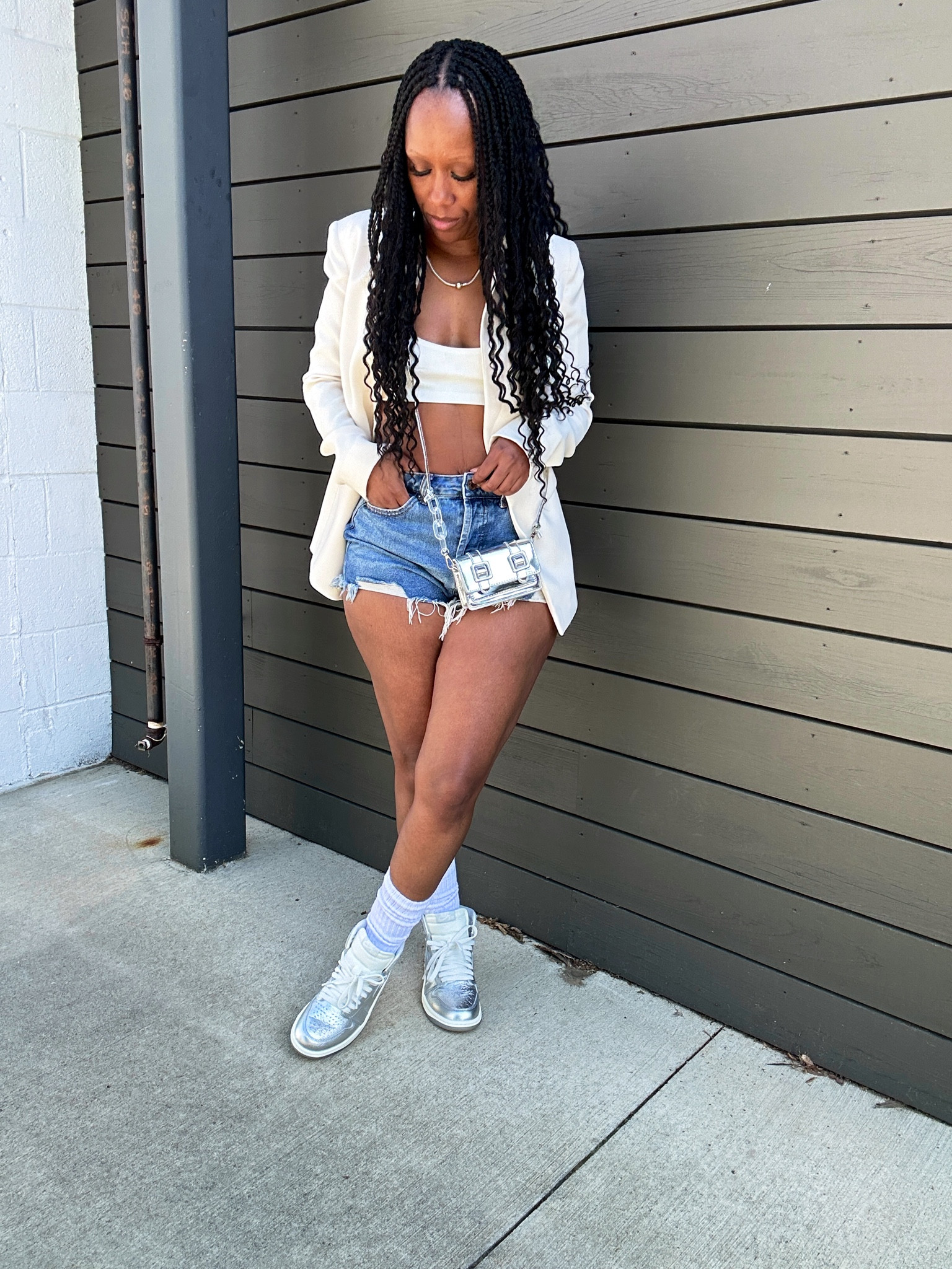 How to style Jordan 1 chrome. Summer outfit, date night outfit, casual outfit

I’m wearing a white blazer, white cami crop top, distressed shorts. I styled these sneakers with a mini crossbody bag.



#LTKShoeCrush #LTKFestival #LTKStyleTip