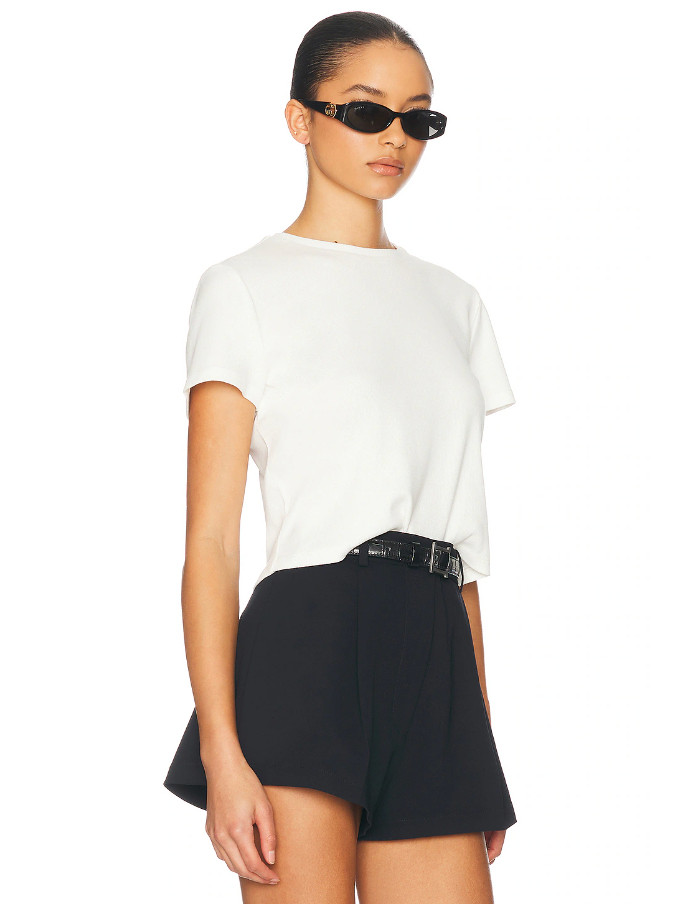 The easiest outfit formula: a fitted baby tee paired with denim or trousers. Clean, effortless, and perfect for everyday style.

#OutfitIdeas #MinimalStyle #CasualOutfit #FashionInspo #EverydayStyle #CleanGirlAesthetic 

 #LTKootd #LTKmomlife