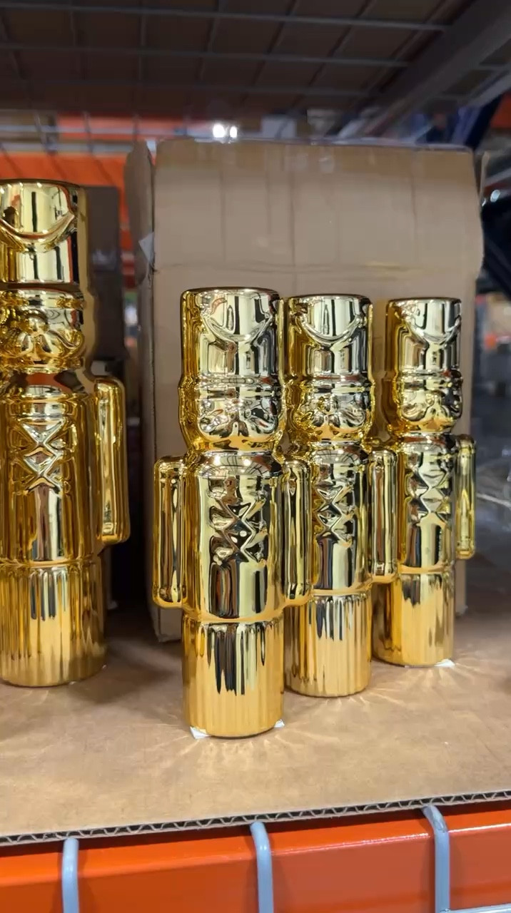 These ceramic nutcrackers are the perfect addition to your holiday decor and can be styled in so many different ways! They are 30% off on Modern Locke now! 

Modern Locke, modern home, holiday, holiday decor, nutcracker 

#LTKSeasonal #LTKHoliday #LTKWatchNow