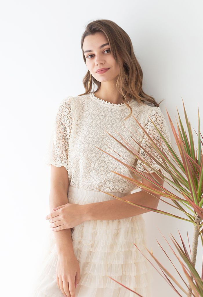 Daisy Crochet Short-Sleeve Crop Top in Cream | Chicwish