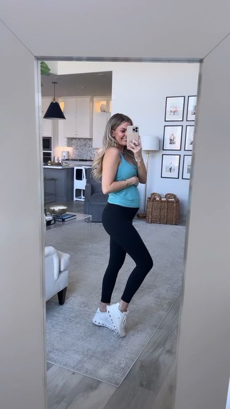 Bump-friendly workout outfit!

Top: 4
Leggings: 4
Shoes: TTS

Leggings, lululemon, align leggings, workout outfit, activewear, bump friendly outfit 