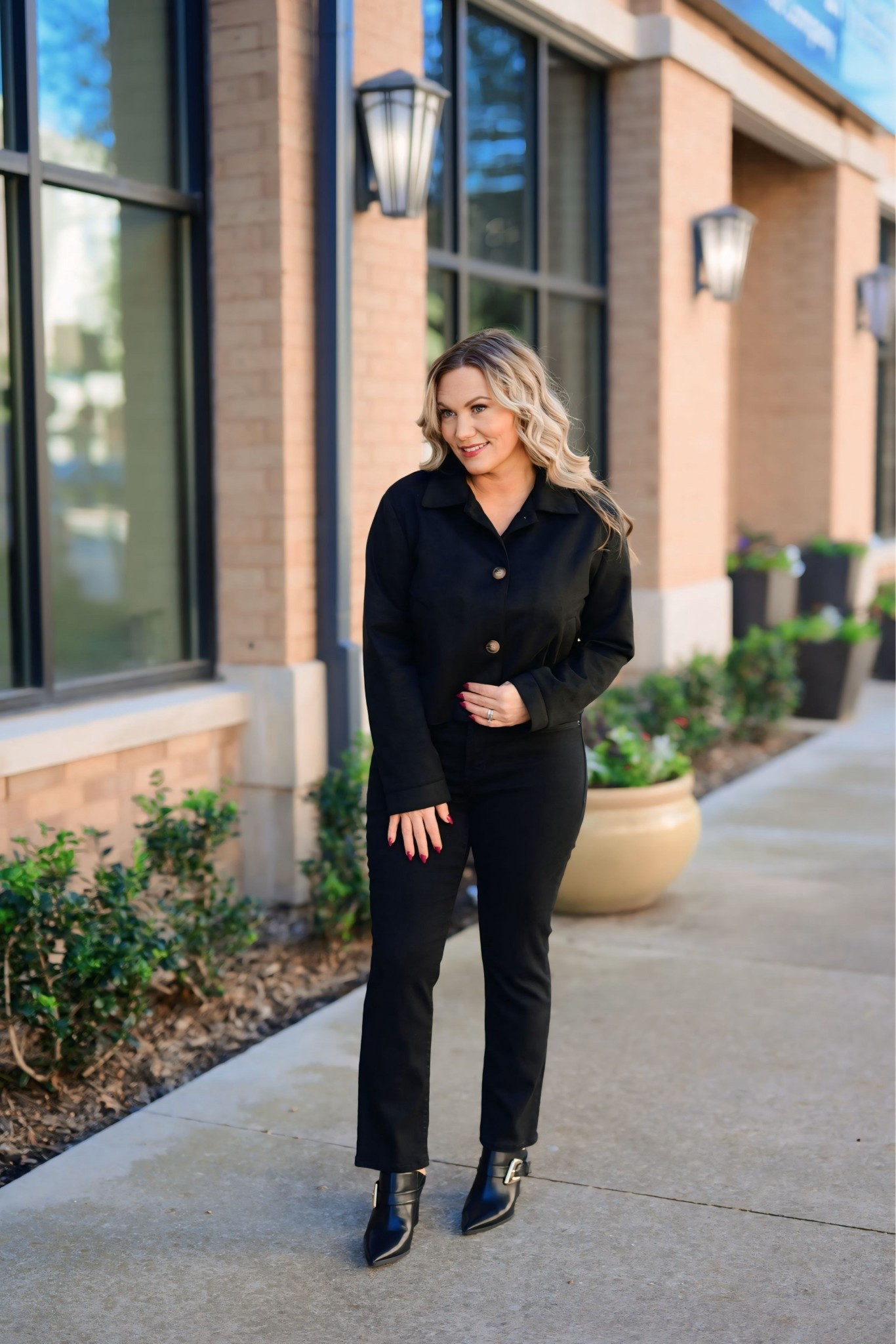 Polished black layers are always my answer for a clean, confident workday look. This structured jacket with tailored trousers transitions effortlessly from meetings to dinner plans and proves that simple pieces, styled intentionally, make the strongest statement.

black workwear,  tailored black outfit,  modern work style,  structured jacket,  classic black look,  elevated everyday,  founder style,  office to evening,  chic work outfit,  AudrieDollins

#LTKFindsUnder100 #LTKootd #LTKWorkwear