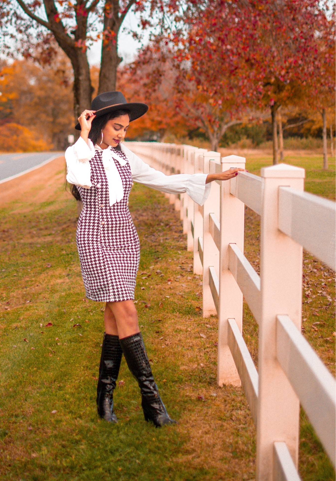 Houndstooth pattern- a must have in your Fall wardrobe 🖤🤍

Fall dress, fall outfit, houndstooth print, patterned boots, knee length boots, fall collection, fall ootd, outfit inspo, outfit inspiration 

#LTKHoliday #LTKSeasonal #LTKfindsunder50