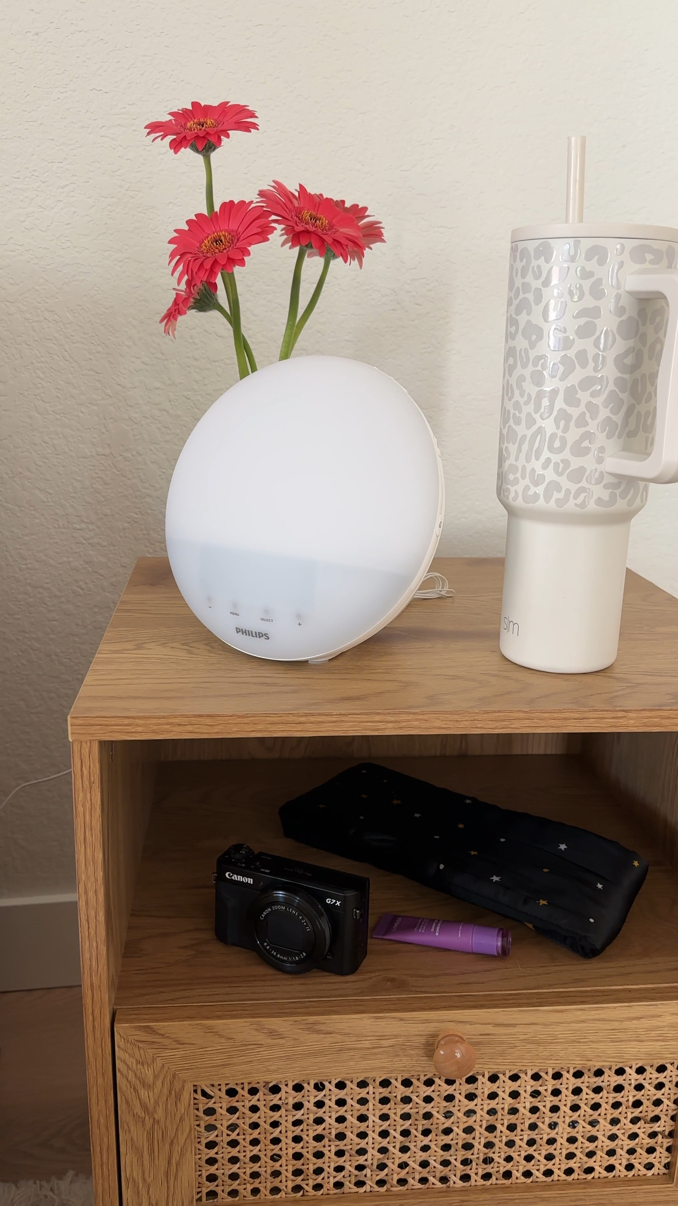 Bedside stand and refresh bed linens 

#LTKhome #LTKVideo #LTKSeasonal