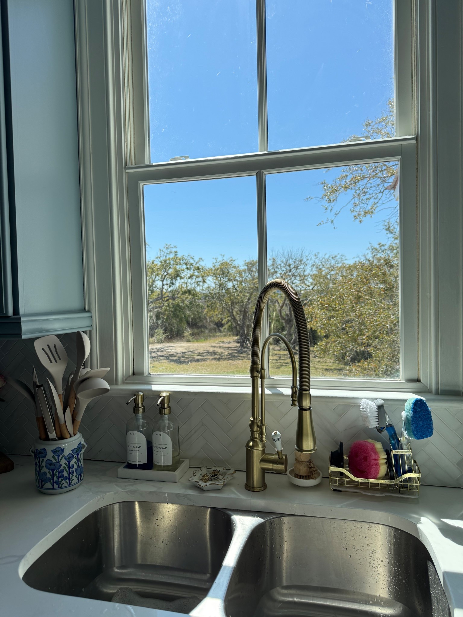 Kitchen sink style, Amazon finds, home decor, coastal homee

#LTKStyleTip #LTKFindsUnder50 #LTKHome