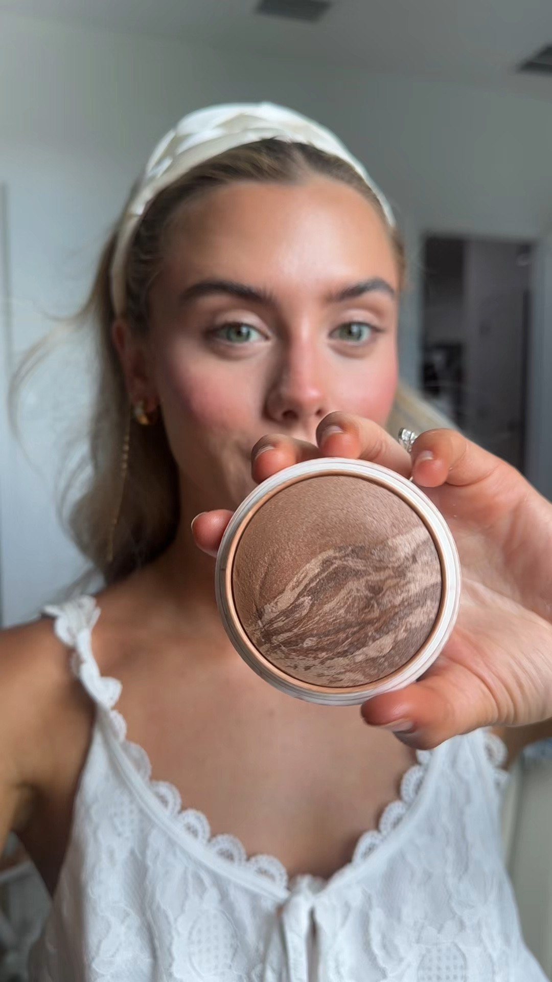 @DIBS Beauty  code is SLOANE. warm weather means using the glow bronzer to get that “just got back from the beach” look 😌 this has been my ride or die bronzer for 2+ years now and it once had a waitlist of 5,000+ people for the shade caramel cappuccino! 

#powderbronzer #bronzer #bakedbronzer #dibsbeauty #bronzerhack @DIBS Beauty

#LTKselfcare #LTKgrwm #LTKBeauty