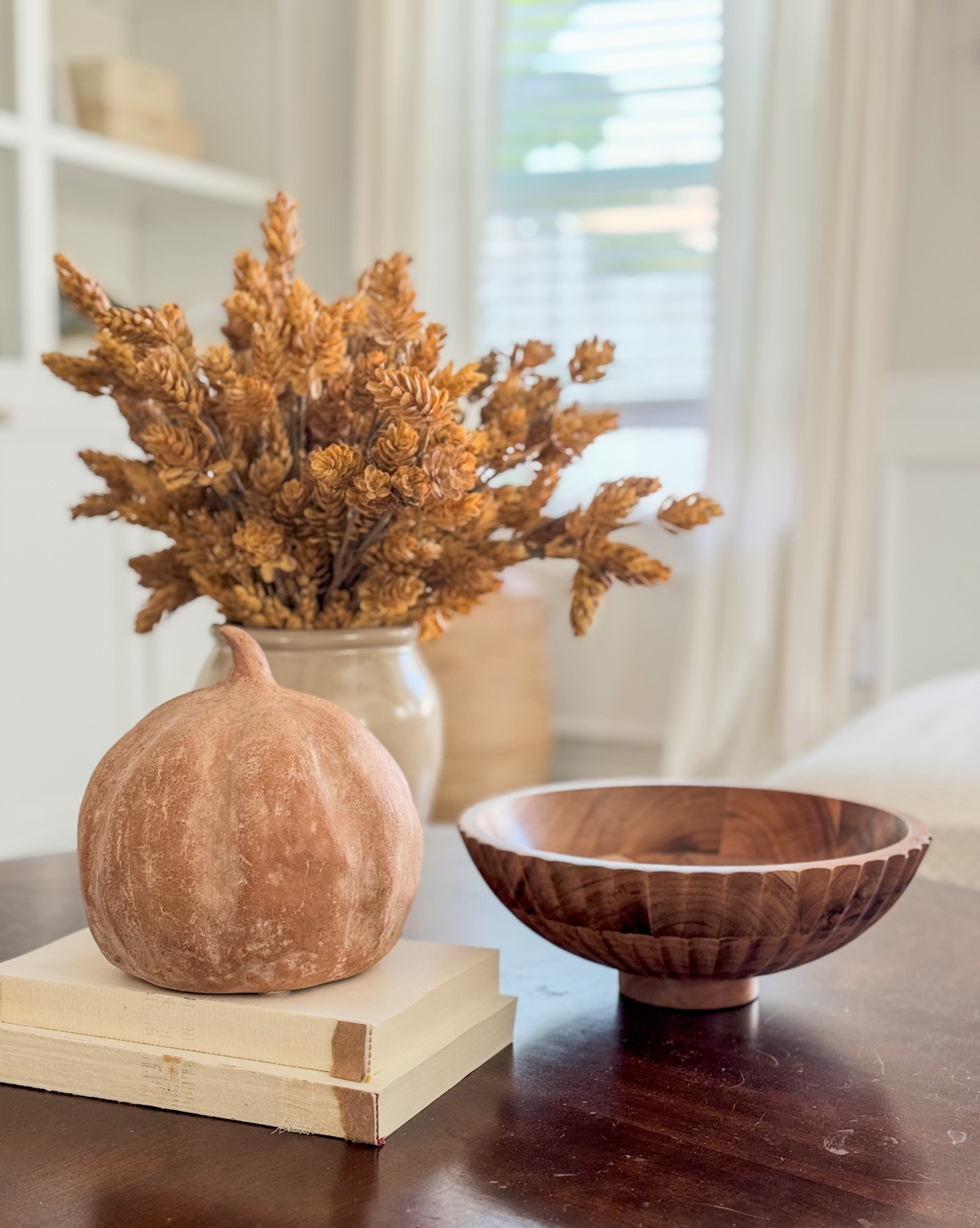 Welcoming autumn with fresh finds from @target and @hearthandhandwithtarget 🍂 

#fallhomedecor #seasonalhomedecor #targetfalldecor #mytargetstyle #hearthandhandwithmagnolia #fallfinds #seasonalfinds #autumnhome #homedecor 

#LTKHome #LTKSeasonal #LTKFindsUnder50
