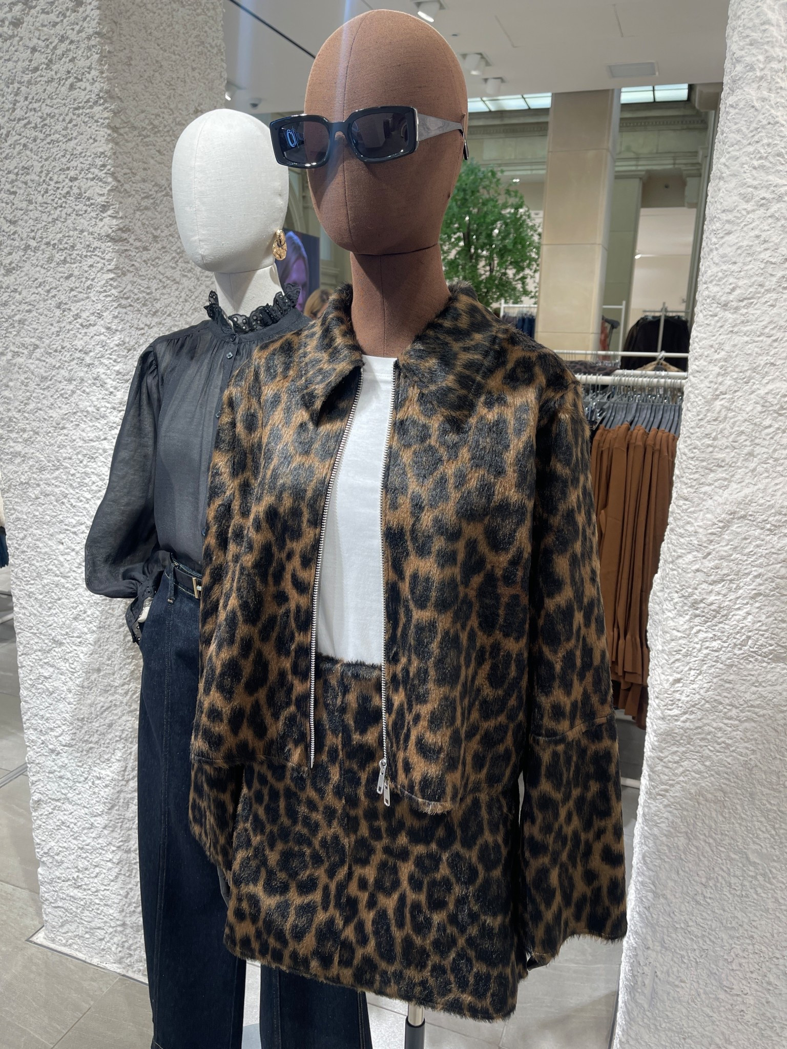 Leopard print jacket for fall 🐆🍂


Tags: leopard print jacket with a metallic zipper, leopard print mini skirt, ankle boots, long boots

#LTKautumn #LTKstyletip #LTKshoes