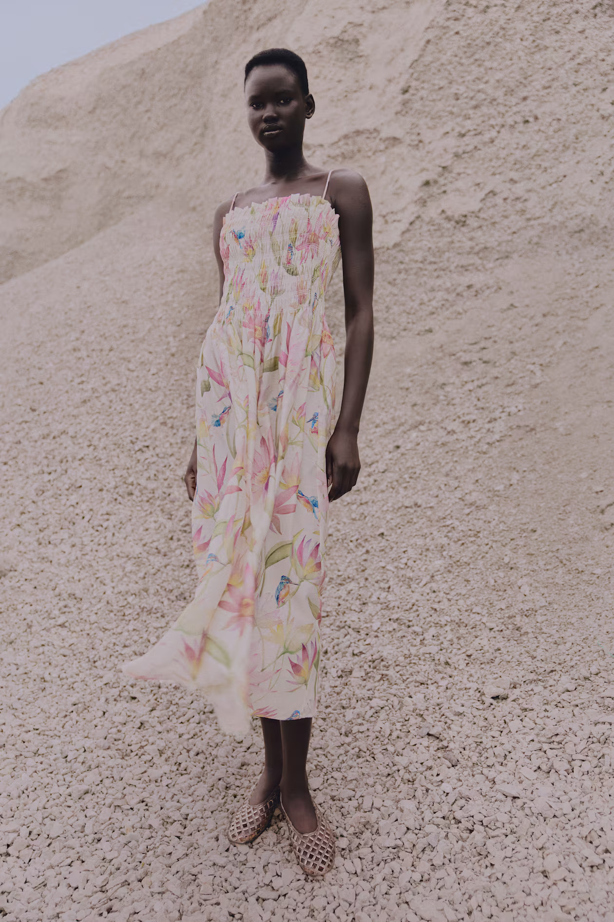 Trägerkleid mit gesmoktem Oberteil | H&M (DE, AT, CH, NL, FI)