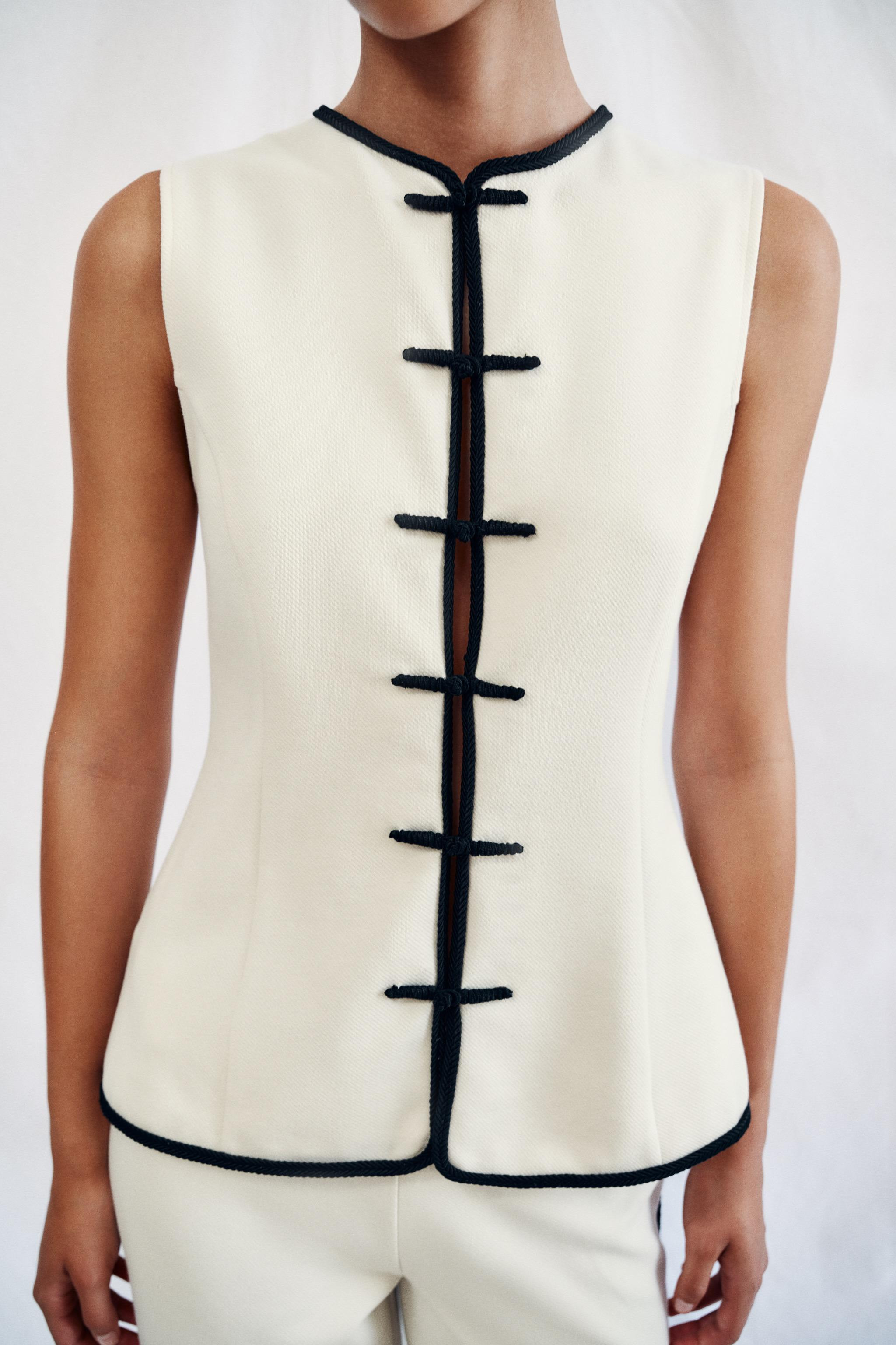CONTRAST PIPING FROG FASTENING TOP | Zara US