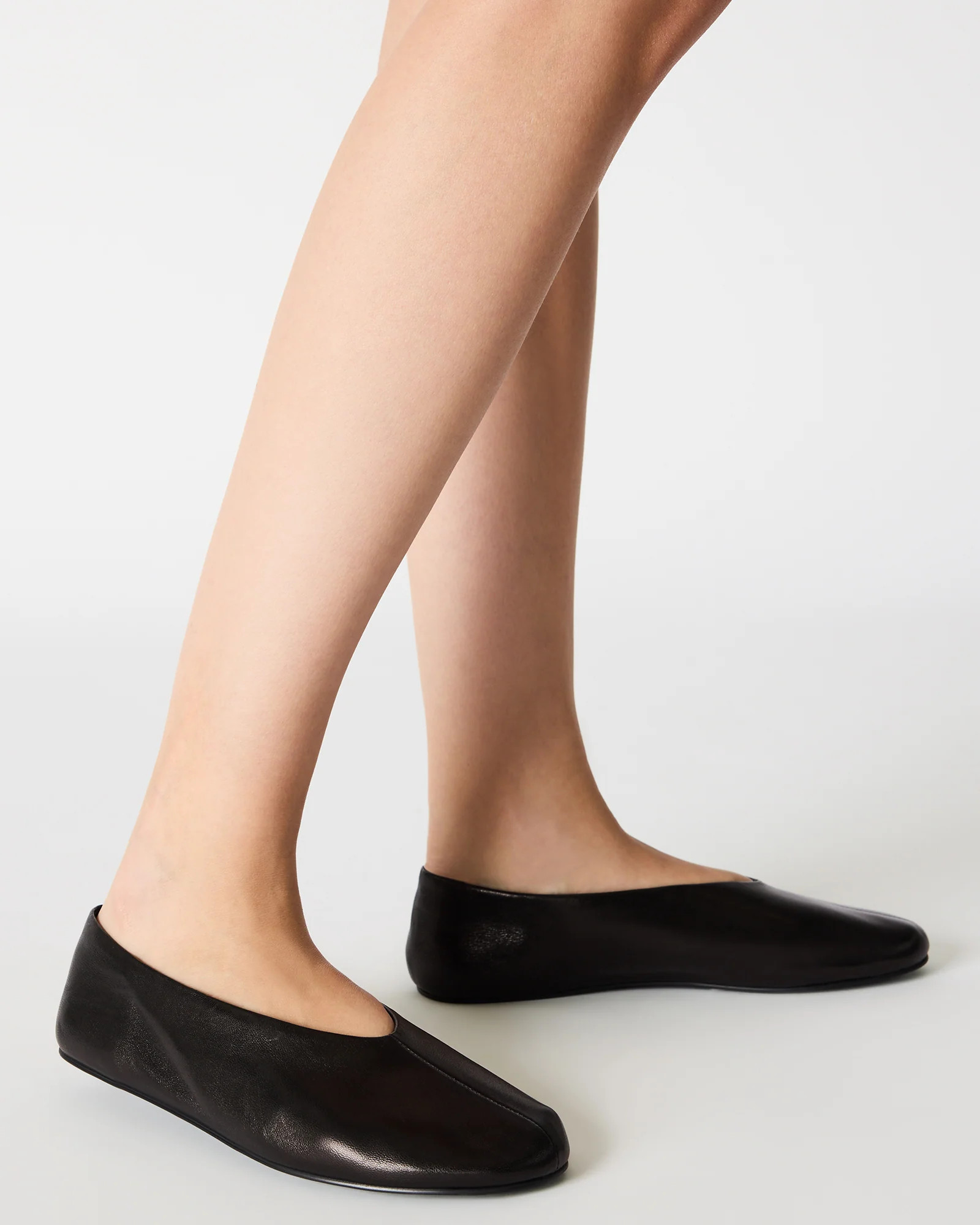CYNTRA Black Leather Round-Toe Ballet Flats | Women's Designer Shoes | Steve Madden (Canada)