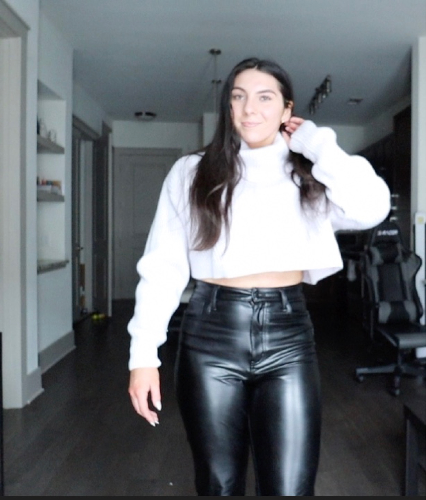 Aritzia cropped sweater! 

#LTKFind #LTKunder100 #LTKSeasonal