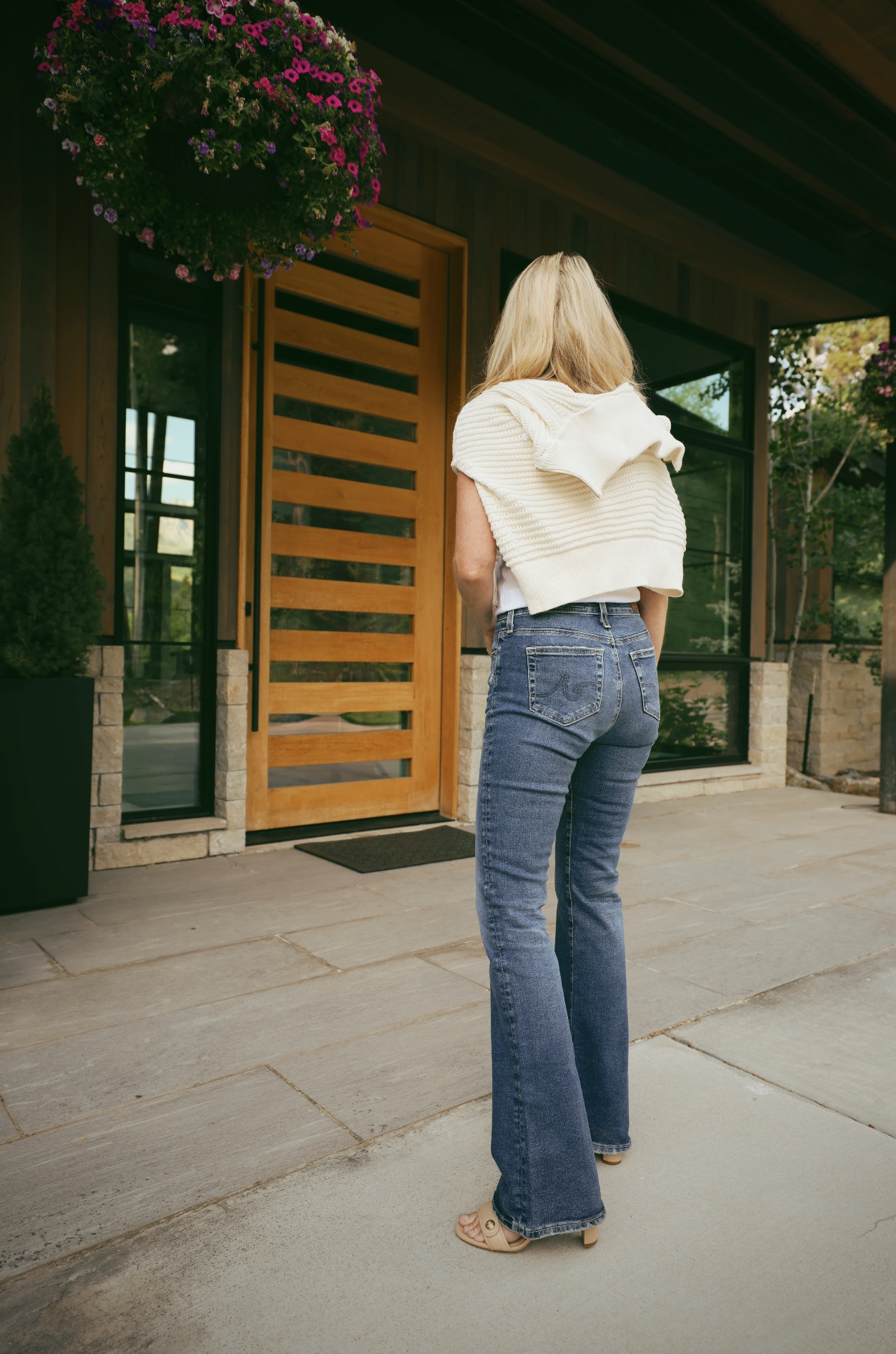 The back view that proves this bootcut is worth the hype!

A lighter wash bootcut paired with a cropped sweater and simple sandals, shown from the back because that's where the fit really tells the story. Clean seat, no bunching, flare that falls exactly where it should.

#LTKgrwm #LTKOver40 #LTKSaleAlert