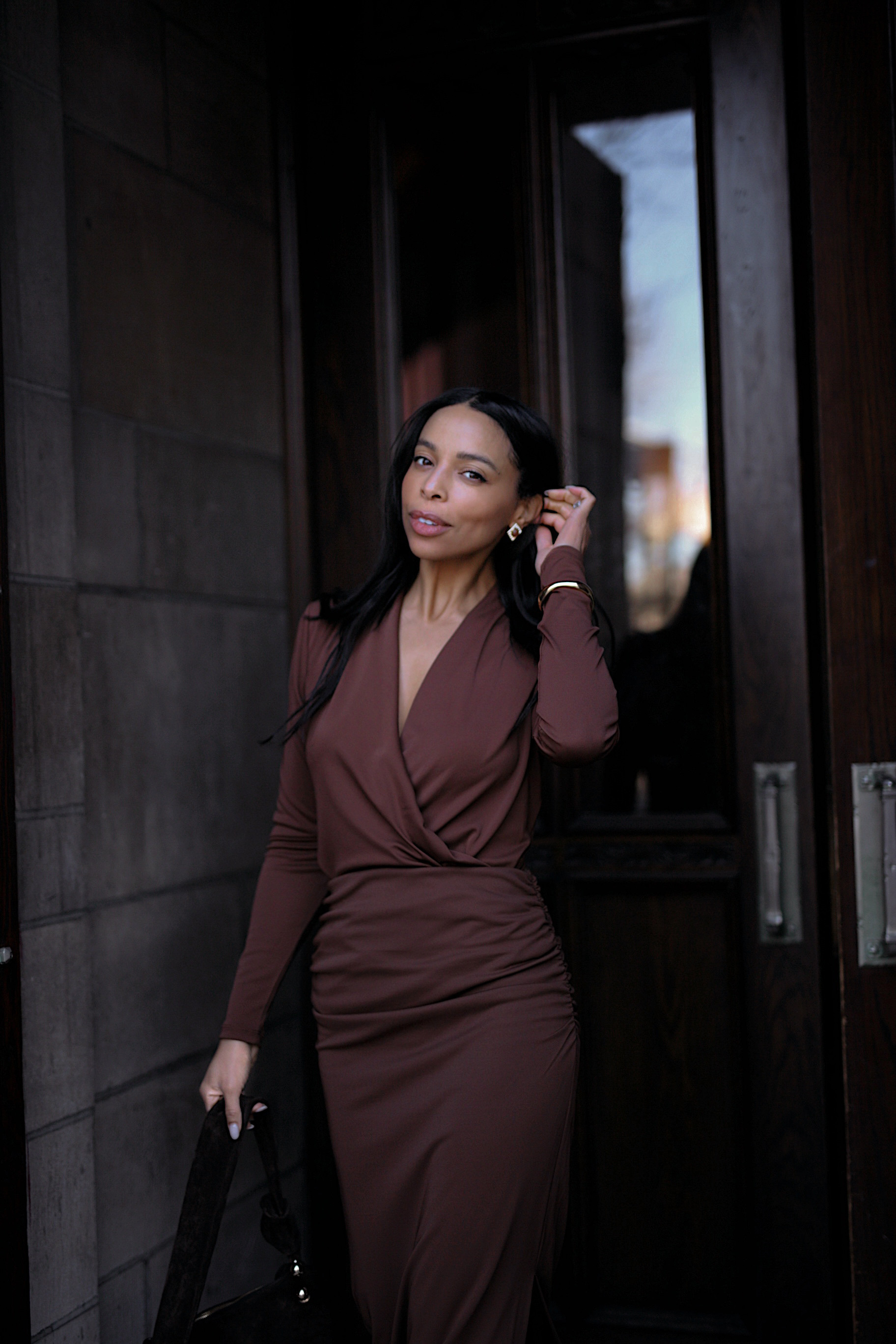 Current mood: Gold accents and chocolate brown neutrals. ☁️🤎 Letting the textures speak for themselves today. 

 #LTKdayinmylife #LTKgrwm #LTKootd