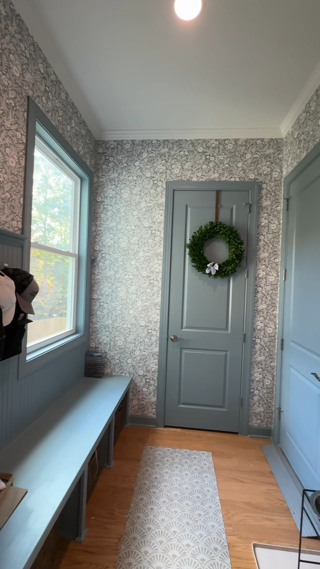 Sharing this gorgeous wallpaper again

#LTKHome