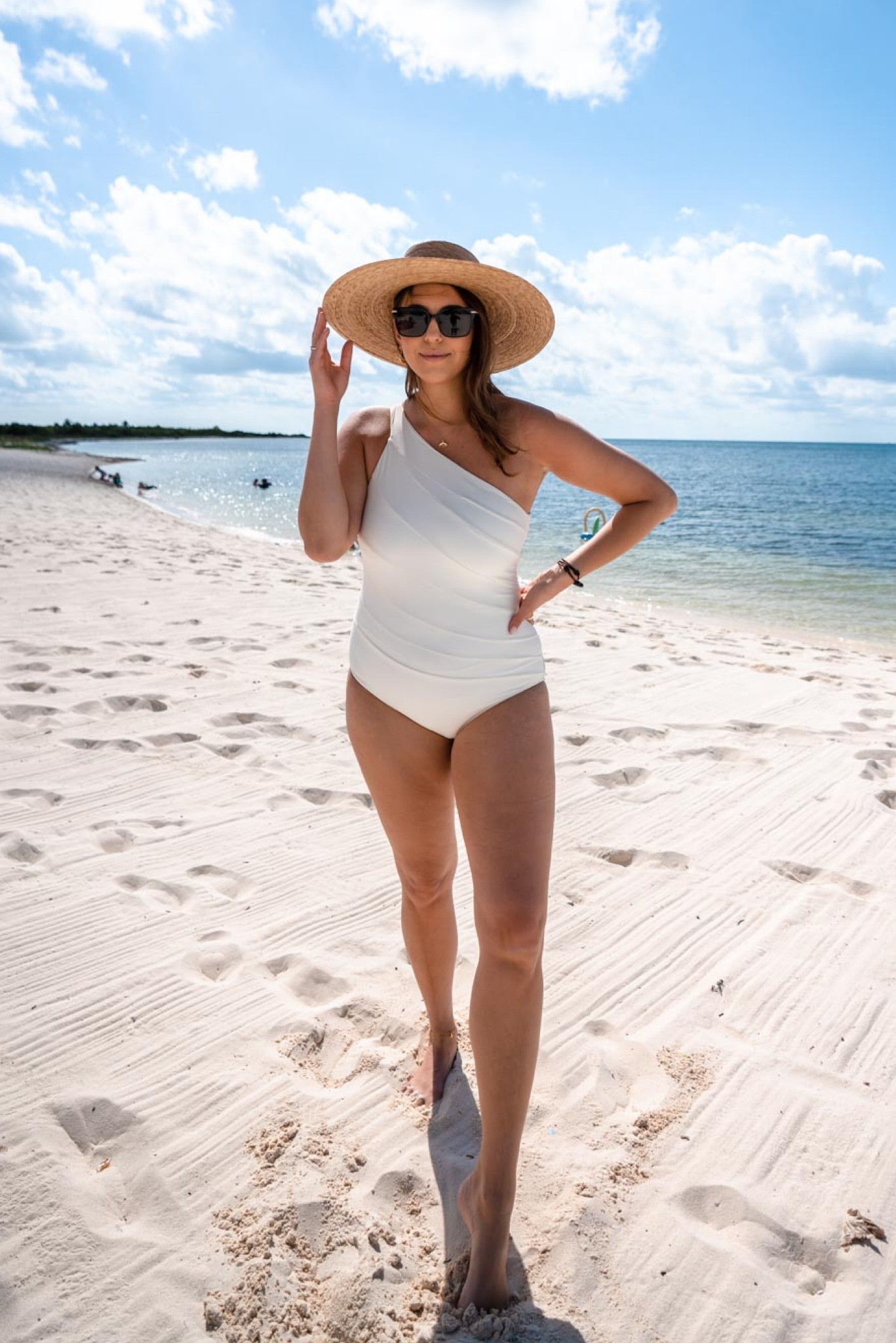 White one shoulder one piece swimsuit from Summersalt Sidestroke size 10 

#onepiece #summersalt #sidestroke #whiteswimsuit #oneshoulderswimsuit #springbreak

#LTKswim #LTKtravel #LTKU