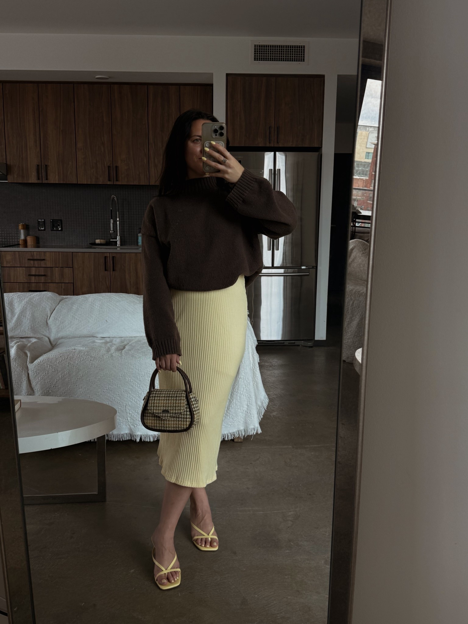 Chic midi skirt outfit for springg