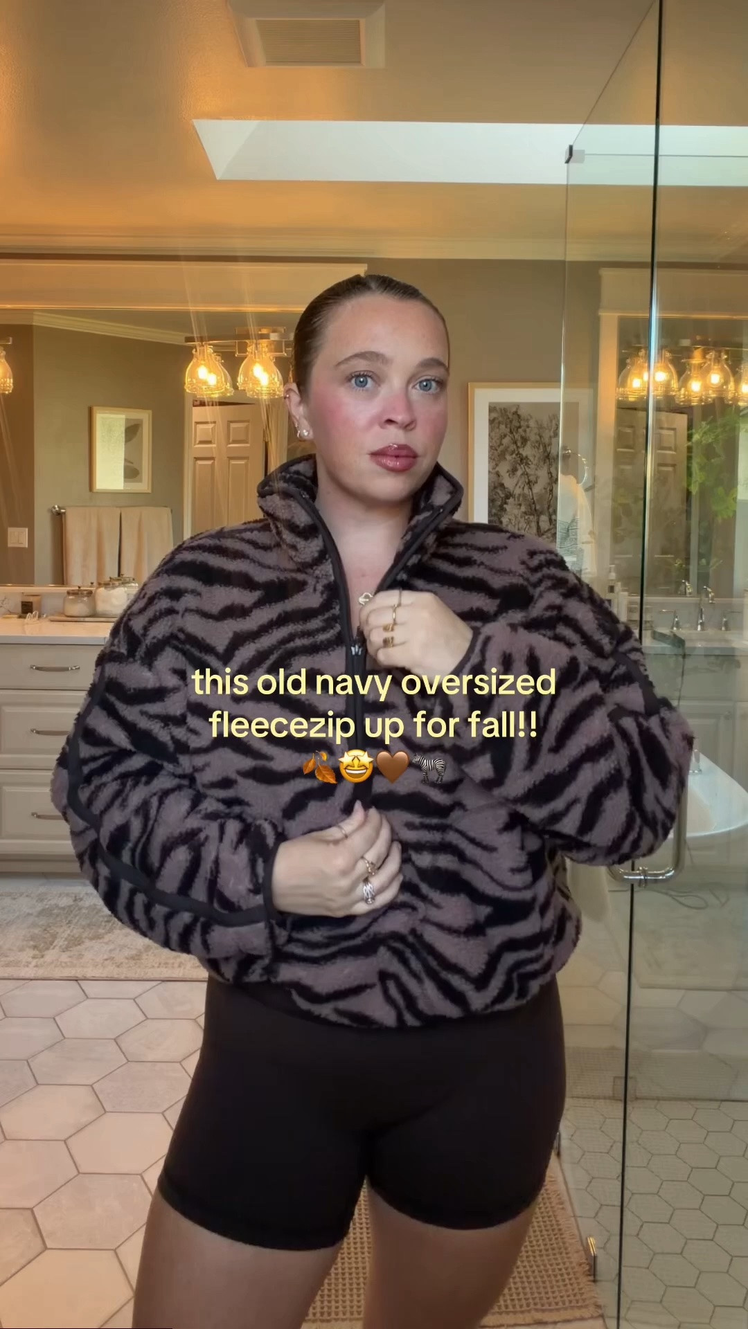 👩‍🍳😘!! The perfect oversized fleecezip up from Old Navy. 20% this weekend (Labor Day). I’m wearing a size medium