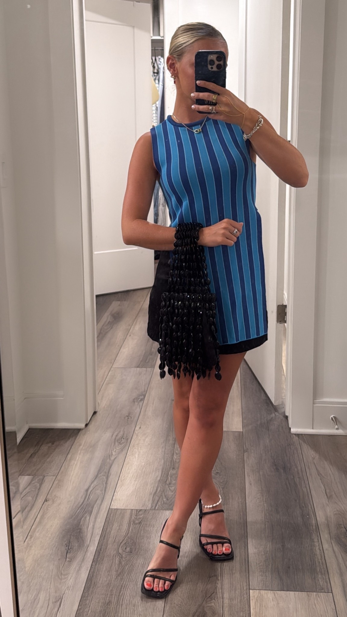 Size XS!! I couldn’t find the link of the bag- it’s from Mango! Silk mini skirt is Daily Drills 