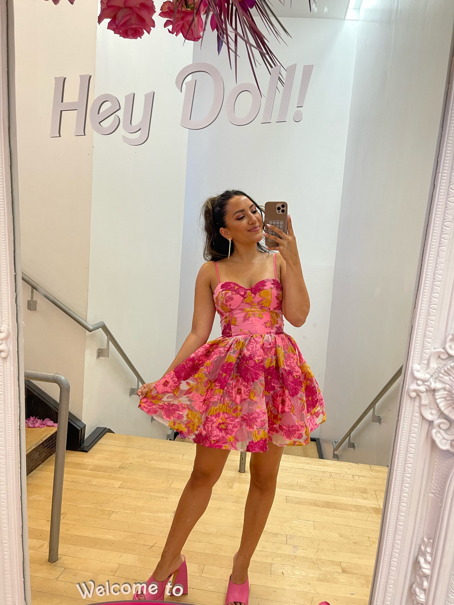 Wearing a size 4 (size up this runs SMALL!!) 


#barbieoutfits #barbieparty #pinkdress