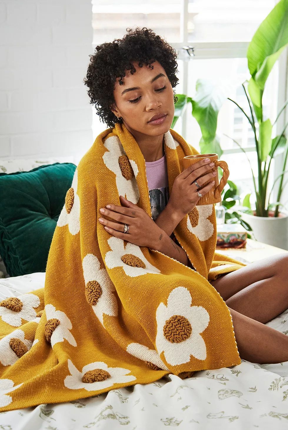 Tufted Daisy Blanket | Urban Outfitters (EU)