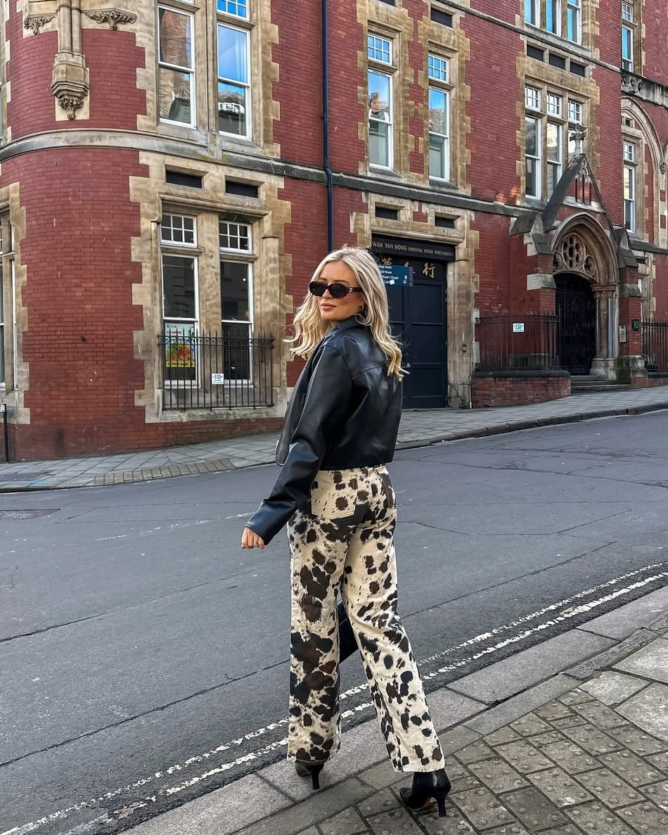 Just a cow crossing the road 🐄🐮

Loving cow print atm, and this jacket has become such a staple for me! 

ASOS, asos new in, cow print jeans, animal print jeans 