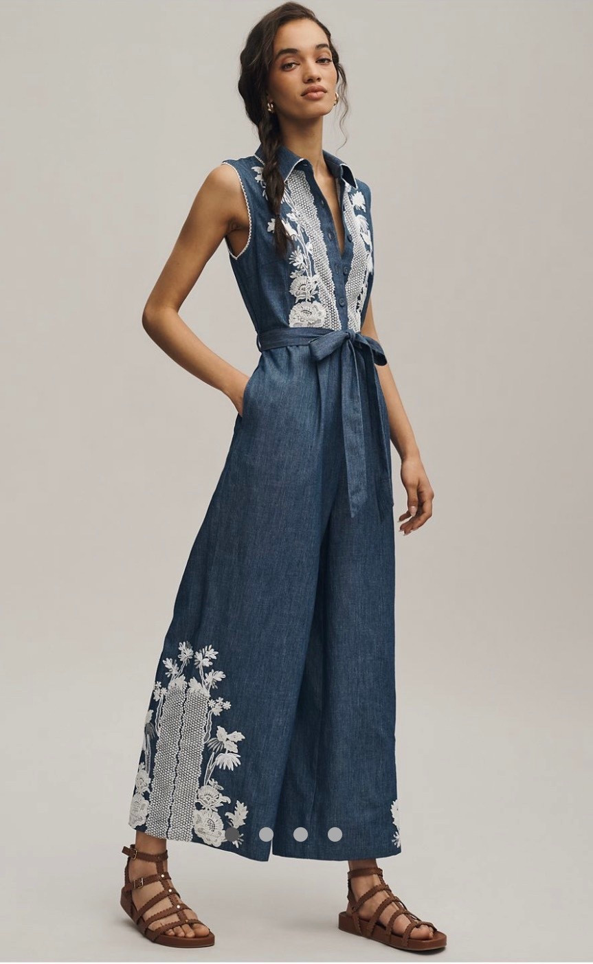 This is adorable for spring! Just wish it came in petites! If I had it hemmed I would have to cut off all the fun bottom 😫