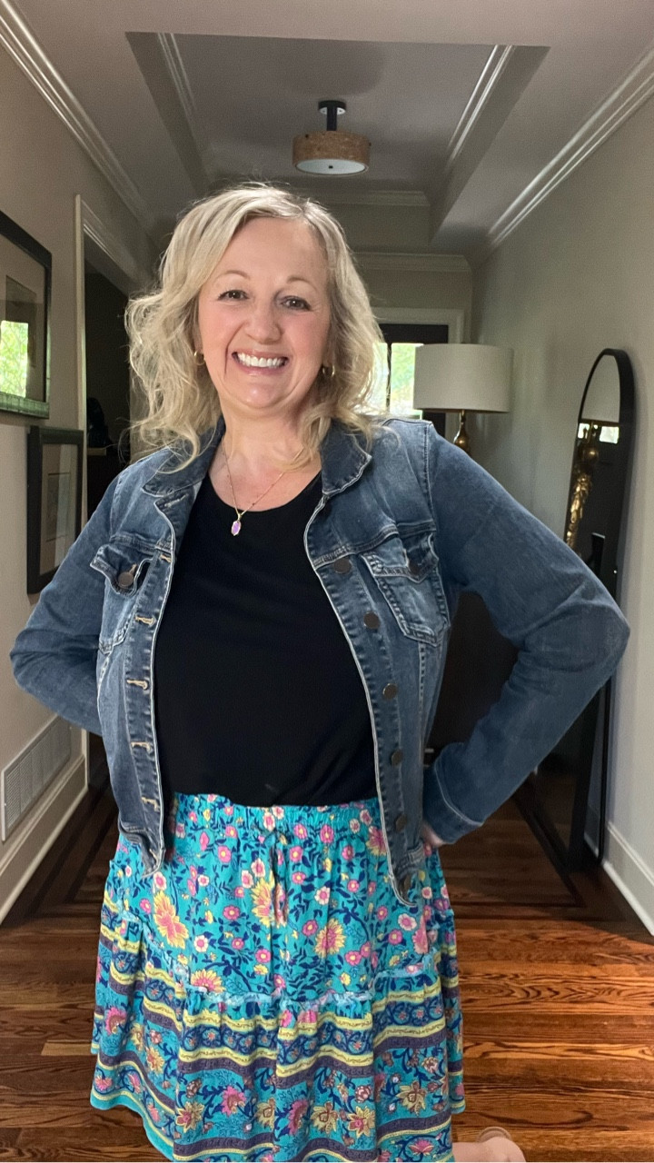 Comment SHOP & I’ll send you the links! 🌺

I bought this colorful, floral, Amazon skirt in January 2022! Fast forward to 2025 and it’s still one of my favorite clothing to throw on. Add a denim jacket and you’re out the door! 🩷

#amazonfashion #kcmom #over40fashion