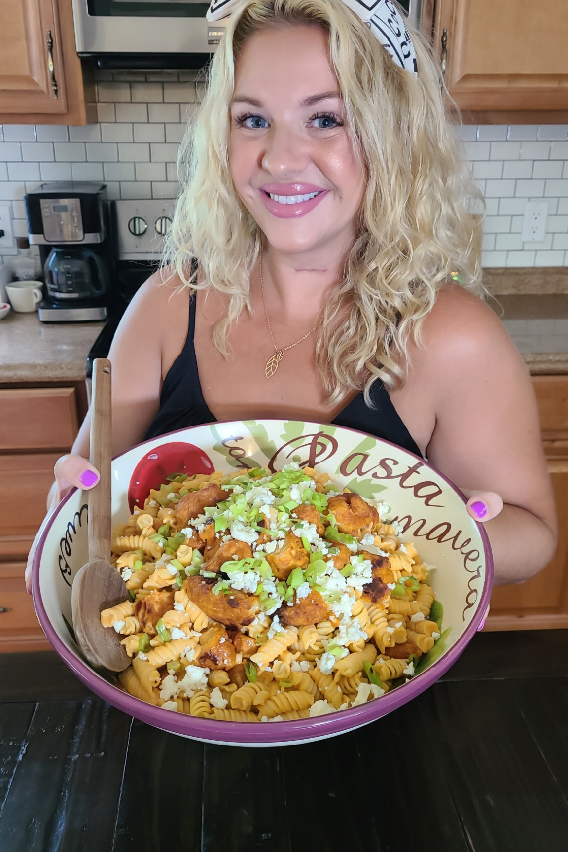 Buffalo Chicken Pasta Salad
A great dinner with only a few ingredients! Great for end of summer bbqs or Labor Day too!

•1 lb cooked pasta
•1 bag of cooked frozen Buffalo tenders
•1 cup chopped celery
•Whites of 4 scallions diced
•3/4 cup of ranch mixed with 3/4 cup of your favorite Buffalo sauce. 
•Mix together & top with blue cheese crumbles and remaining scallion greens