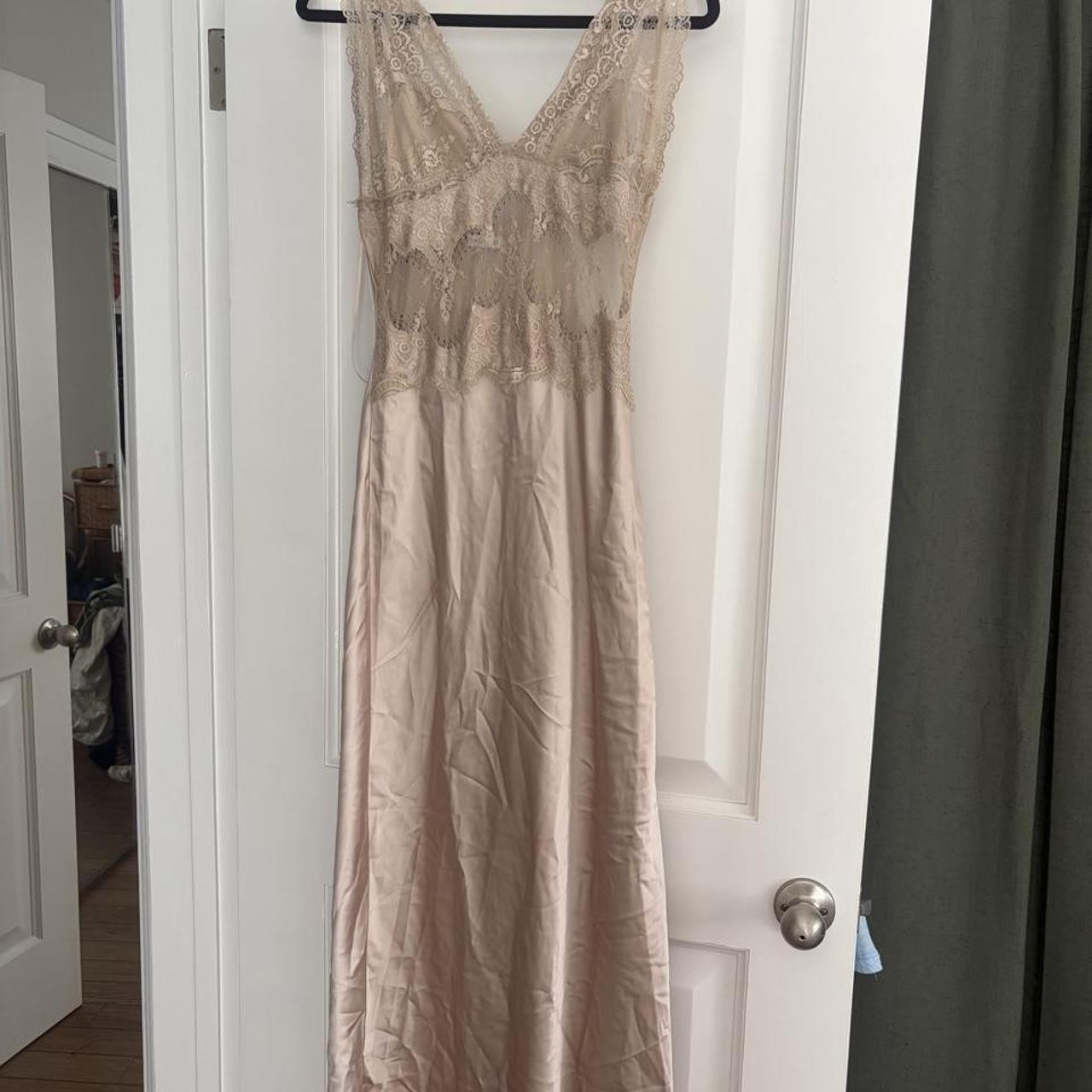 Sincerely Jules Champagne Lace Dress
Classy.... | Depop | Depop US